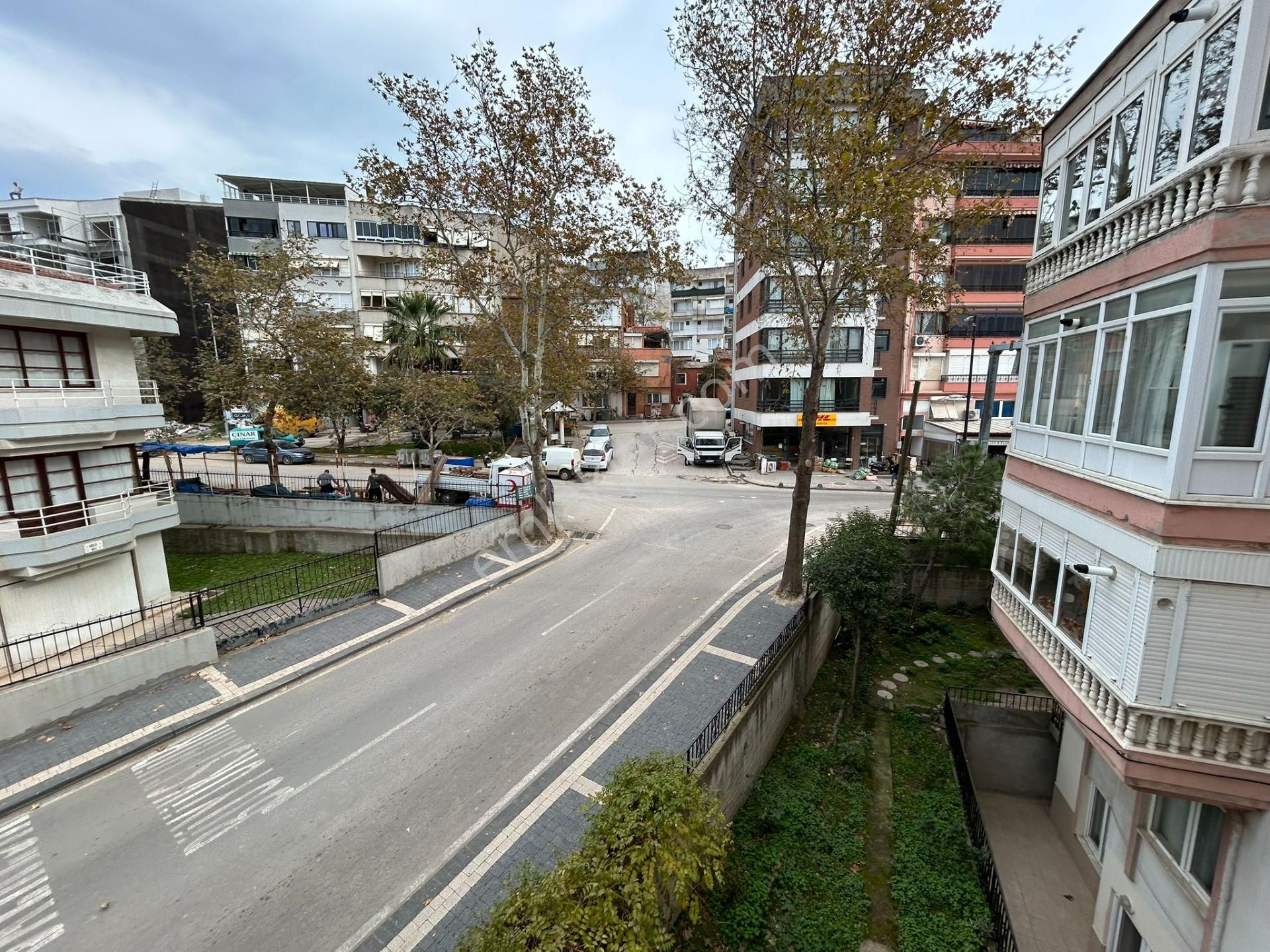 Cihan Emlak Erdekte Denize 300m Merkezi Konumda Eşyalı 2+1 Daire - Görsel 11