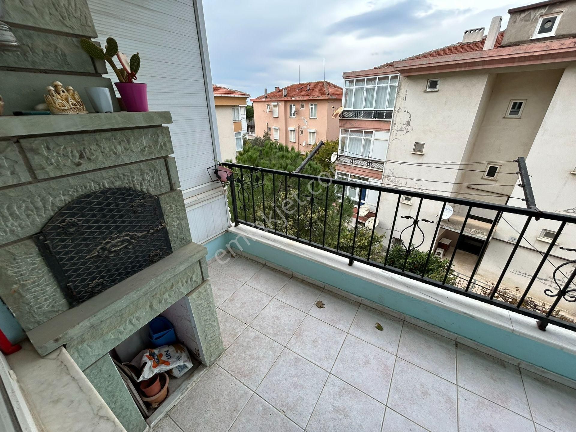 Cihan Emlak Erdekte Denize 300m Merkezi Konumda Eşyalı 2+1 Daire - Görsel 14