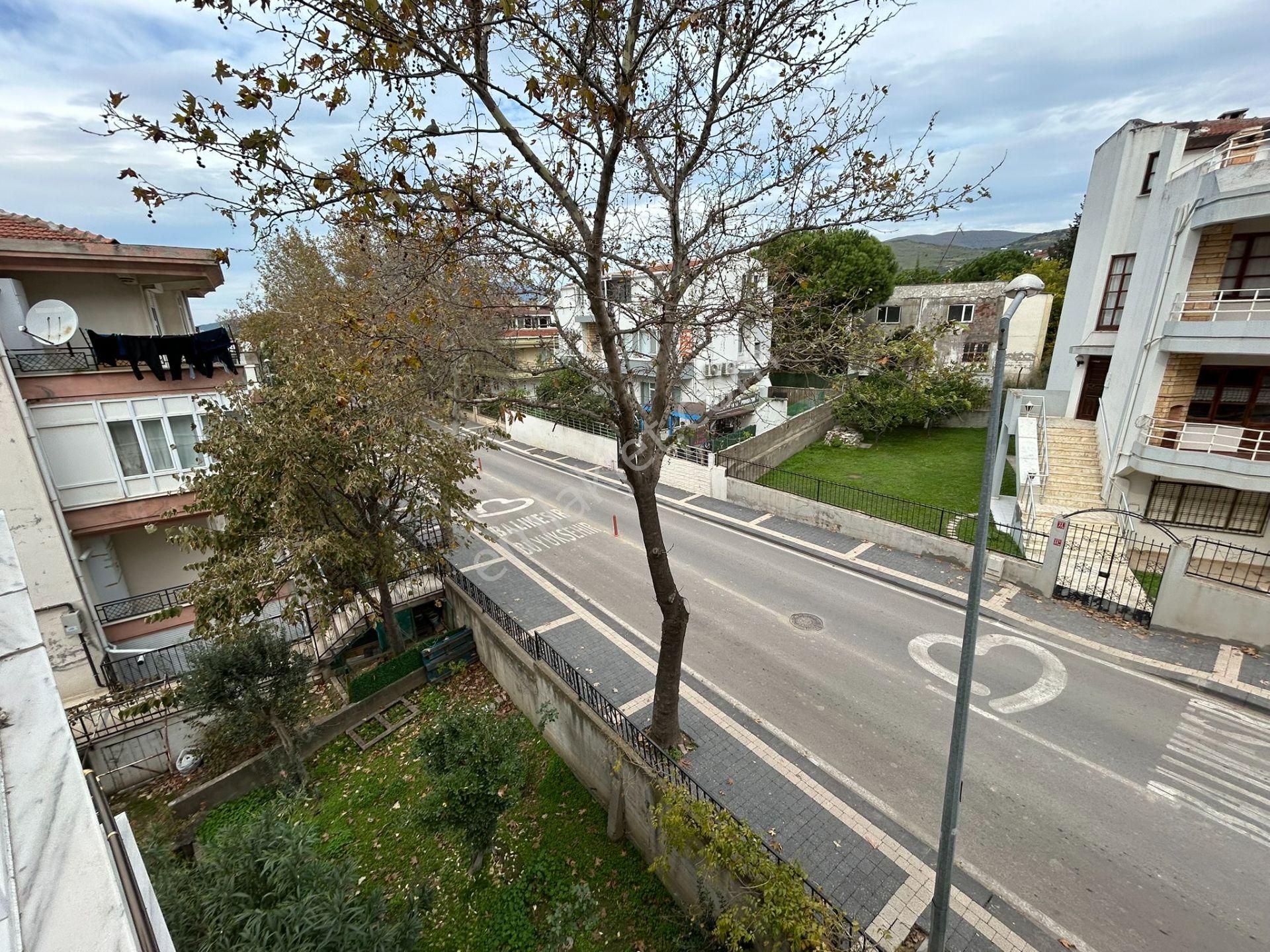 Cihan Emlak Erdekte Denize 300m Merkezi Konumda Eşyalı 2+1 Daire - Görsel 10