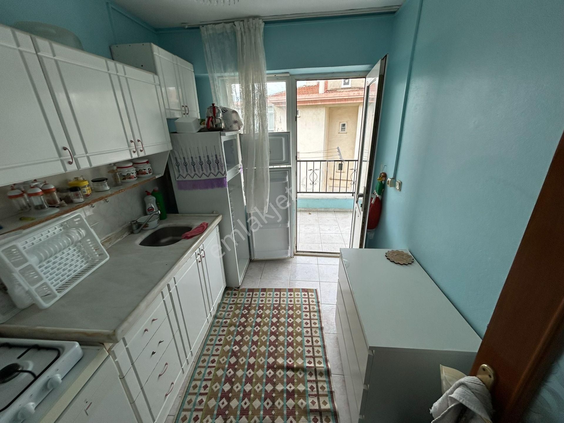 Cihan Emlak Erdekte Denize 300m Merkezi Konumda Eşyalı 2+1 Daire - Görsel 12