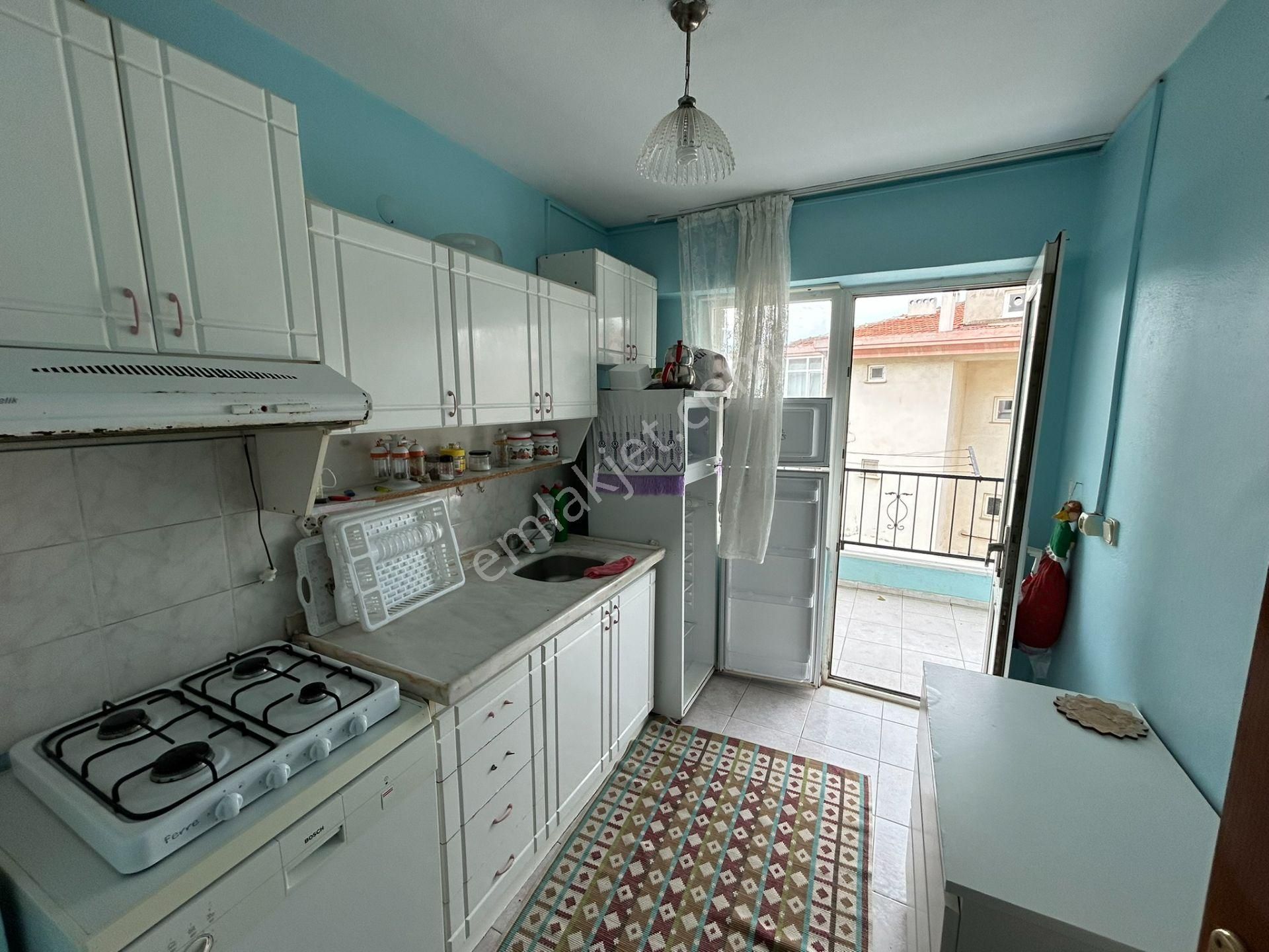 Cihan Emlak Erdekte Denize 300m Merkezi Konumda Eşyalı 2+1 Daire - Görsel 13