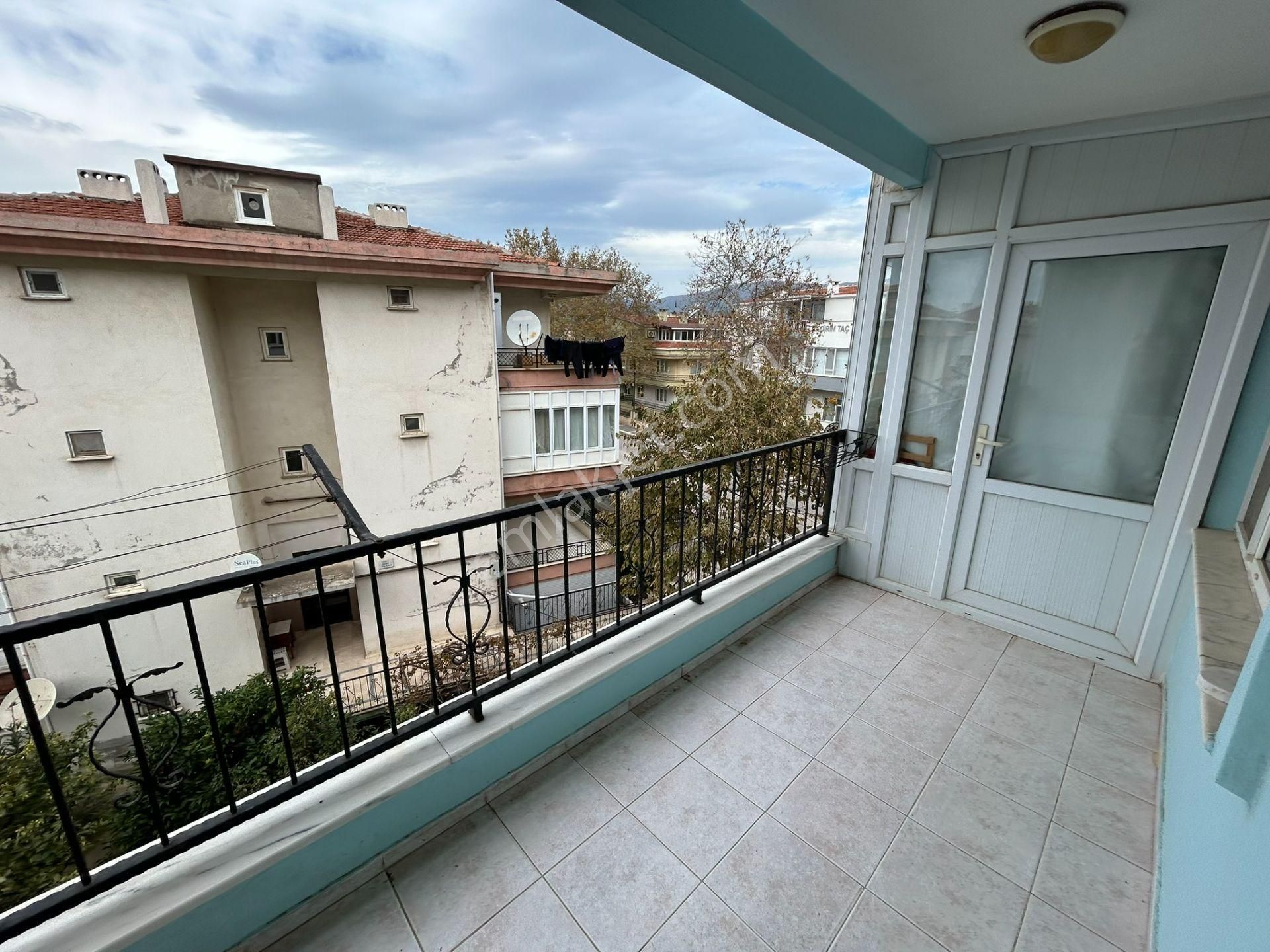 Cihan Emlak Erdekte Denize 300m Merkezi Konumda Eşyalı 2+1 Daire - Görsel 20