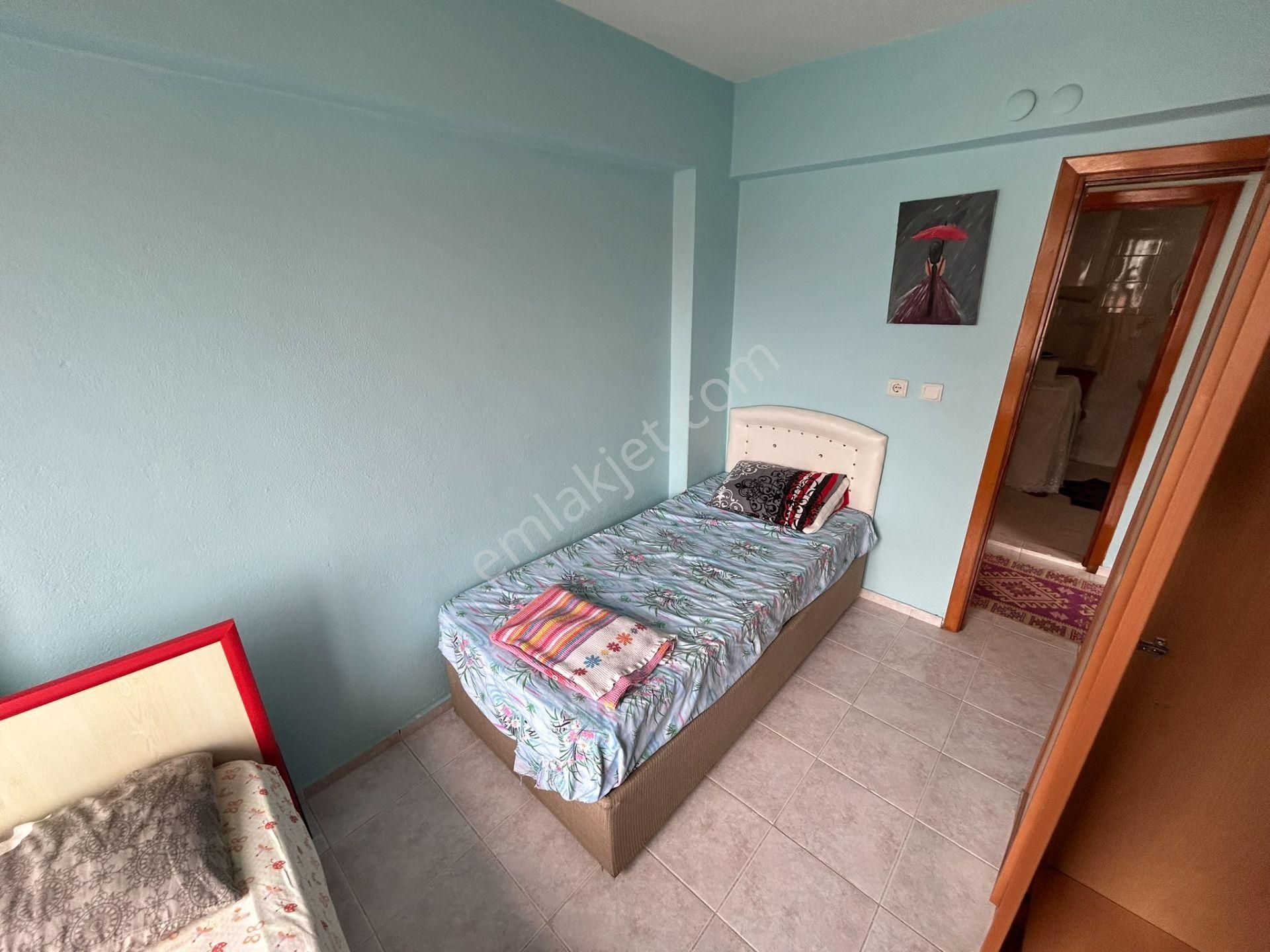 Cihan Emlak Erdekte Denize 300m Merkezi Konumda Eşyalı 2+1 Daire - Görsel 24