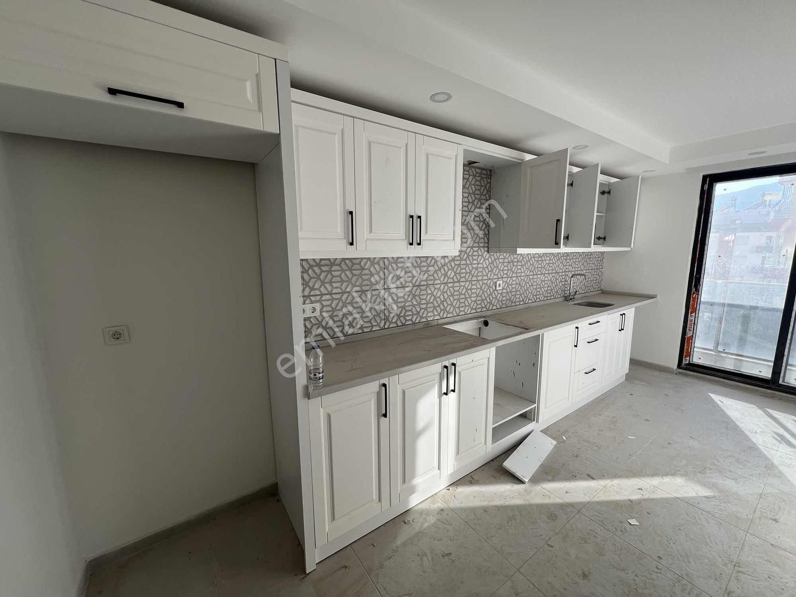 Kökce'den Kumluca'da 2+1 Geniş Site İçerisinde Satılık Daire