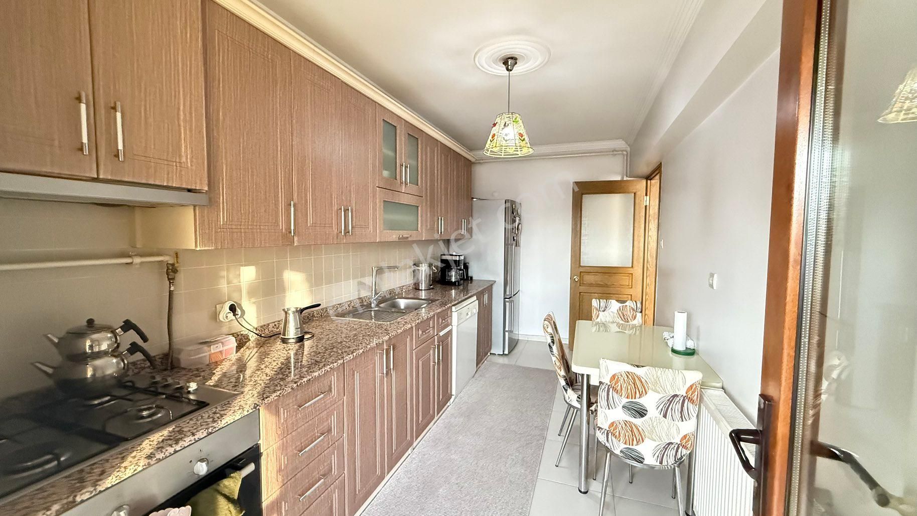 Bayraklı’da Geniş Metrajlı Merkezi Konumda 3+1 Modern Daire - Görsel 9