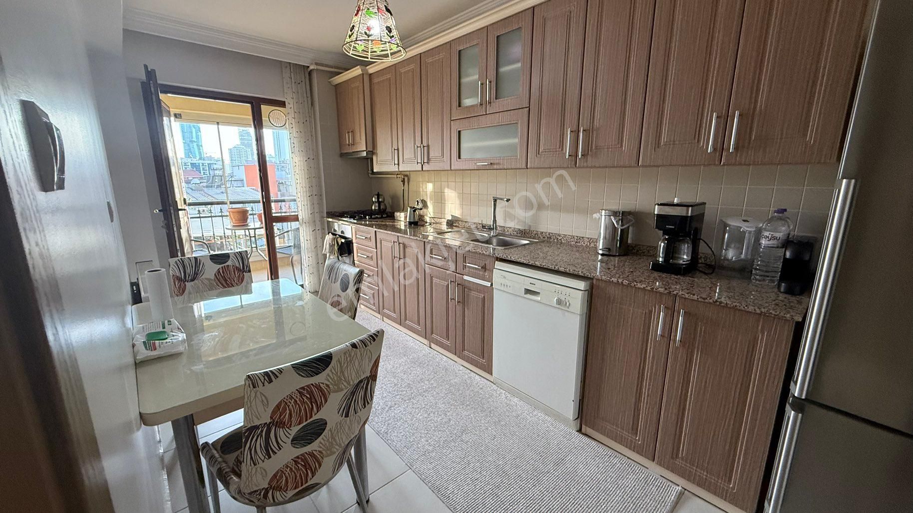 Bayraklı’da Geniş Metrajlı Merkezi Konumda 3+1 Modern Daire - Görsel 7