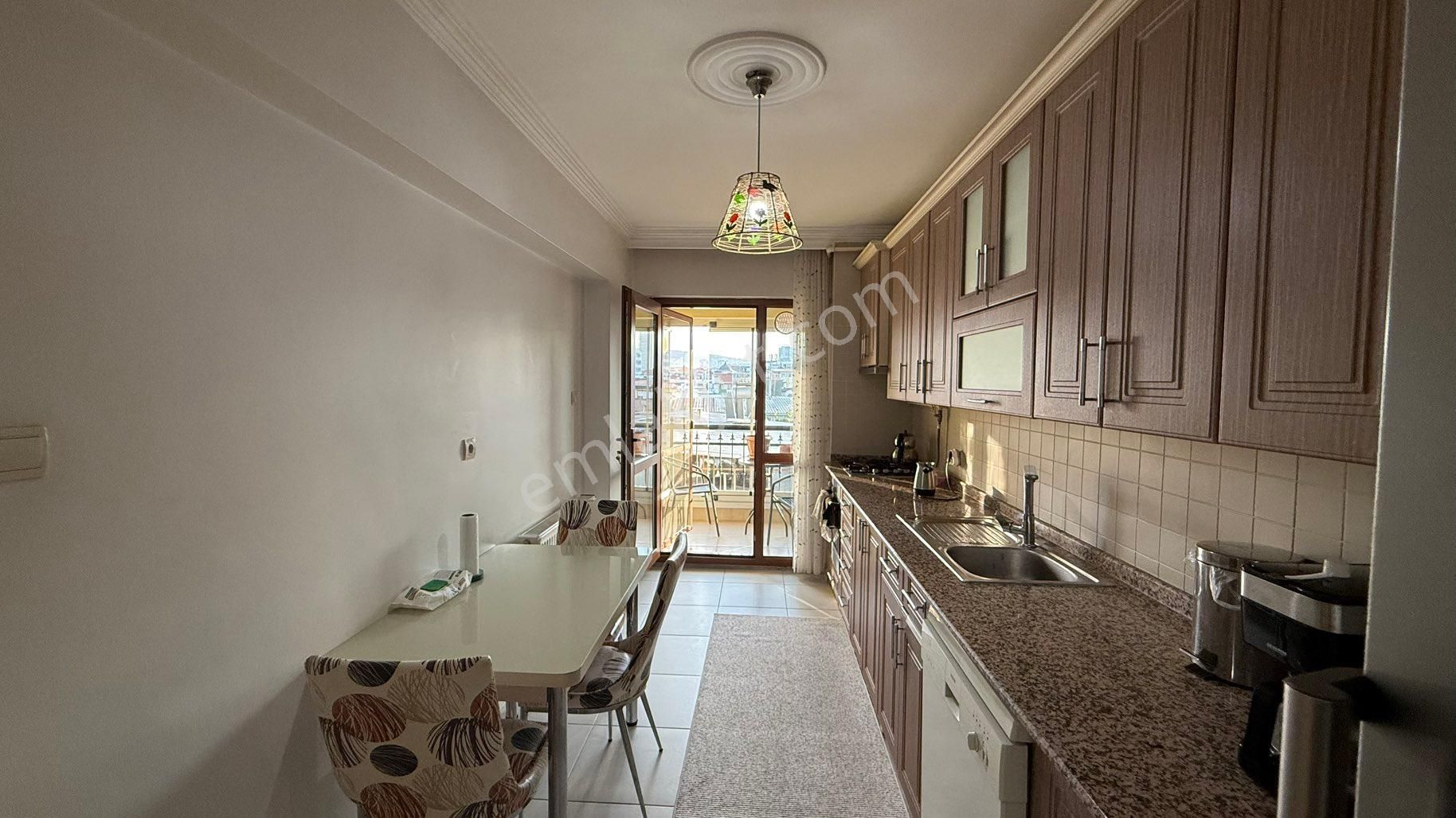 Bayraklı’da Geniş Metrajlı Merkezi Konumda 3+1 Modern Daire - Görsel 8