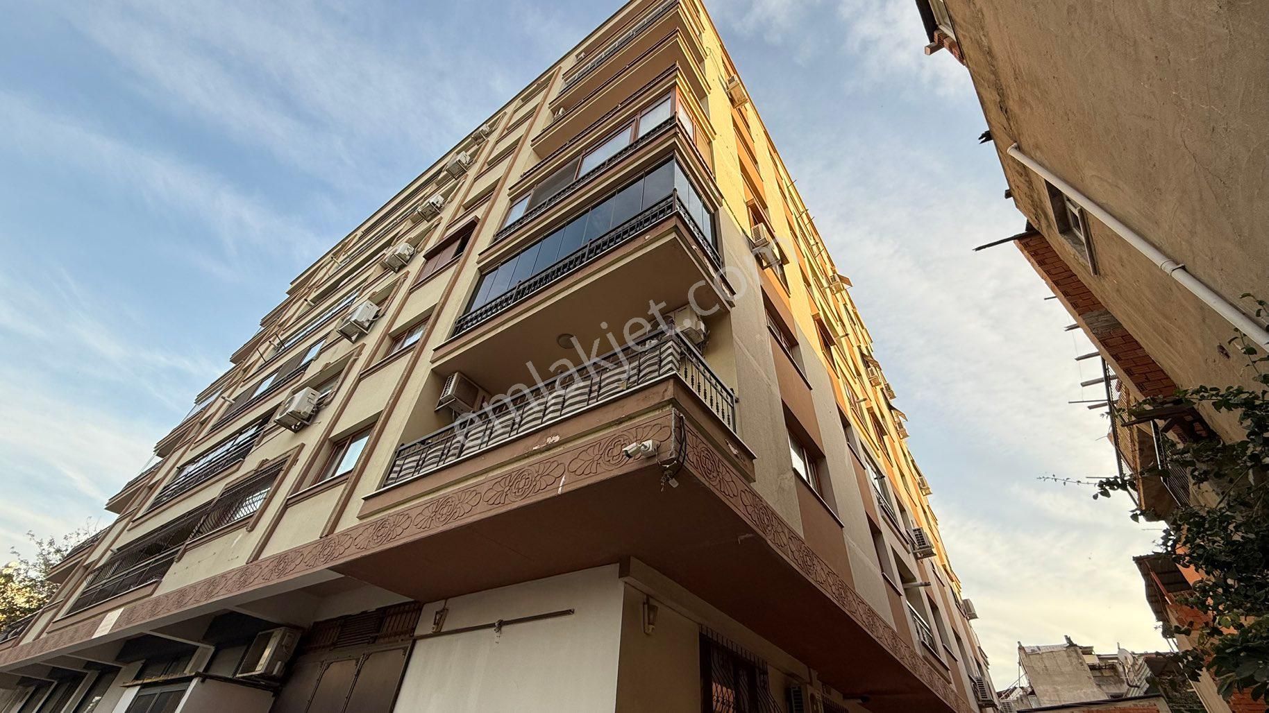 Bayraklı’da Geniş Metrajlı Merkezi Konumda 3+1 Modern Daire - Görsel 3