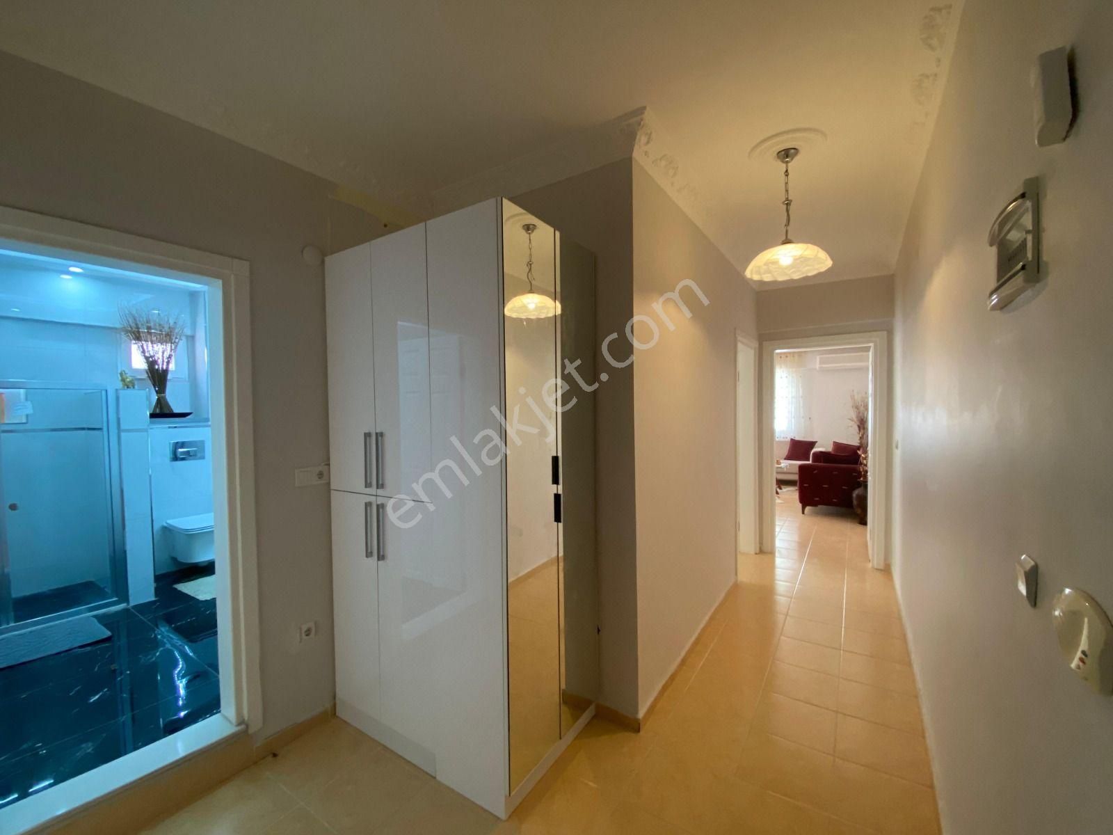 Altınkum Mahallesinde Denize Yürüme Mesafesinde,site İçinde,havuzlu Eşyalı,2+1 Satılık Daire - Görsel 4