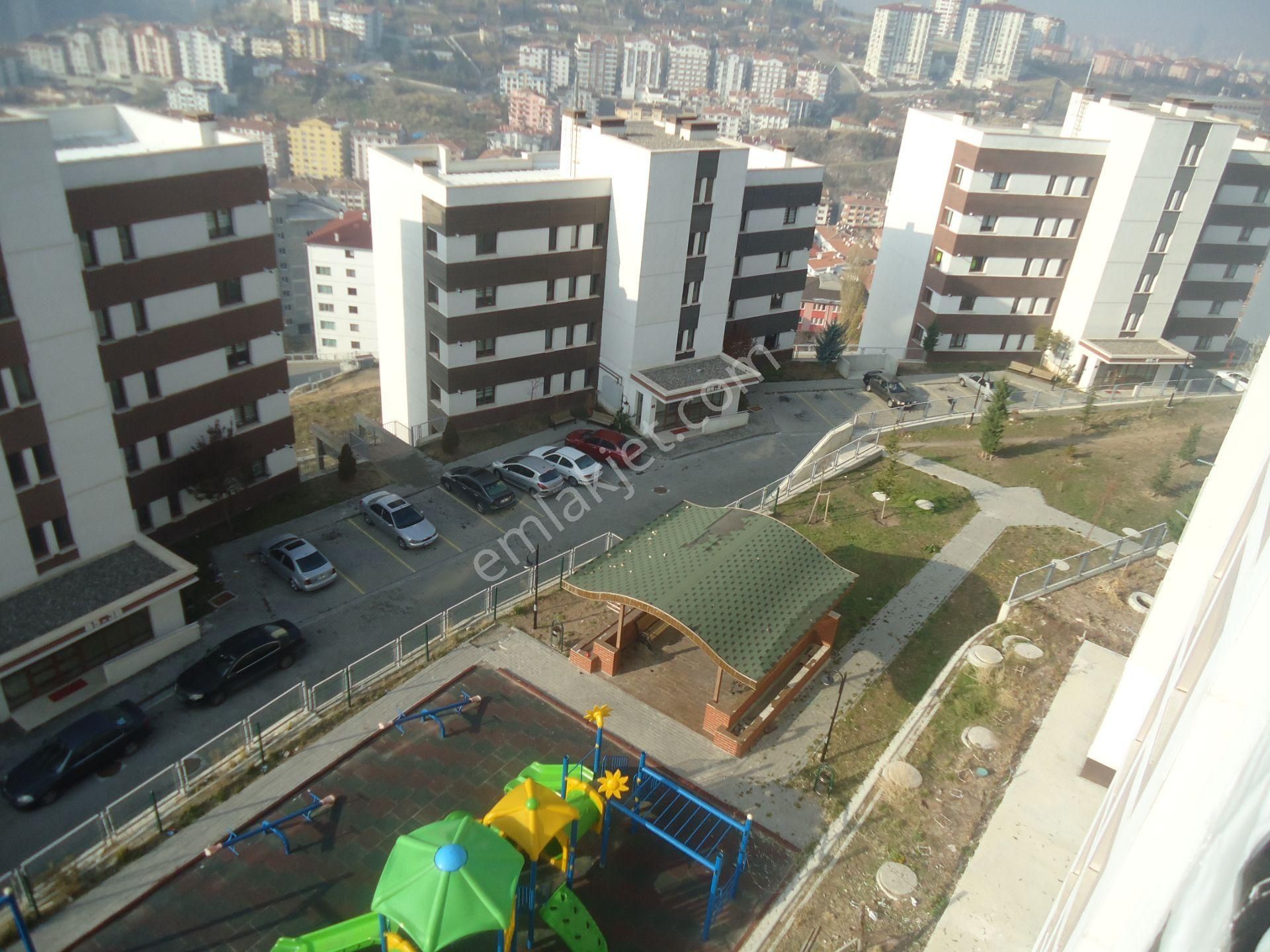 Krc'den Manzaralı Merkezi Konumda Katta Kiralık 3+1 Daire - Görsel 20