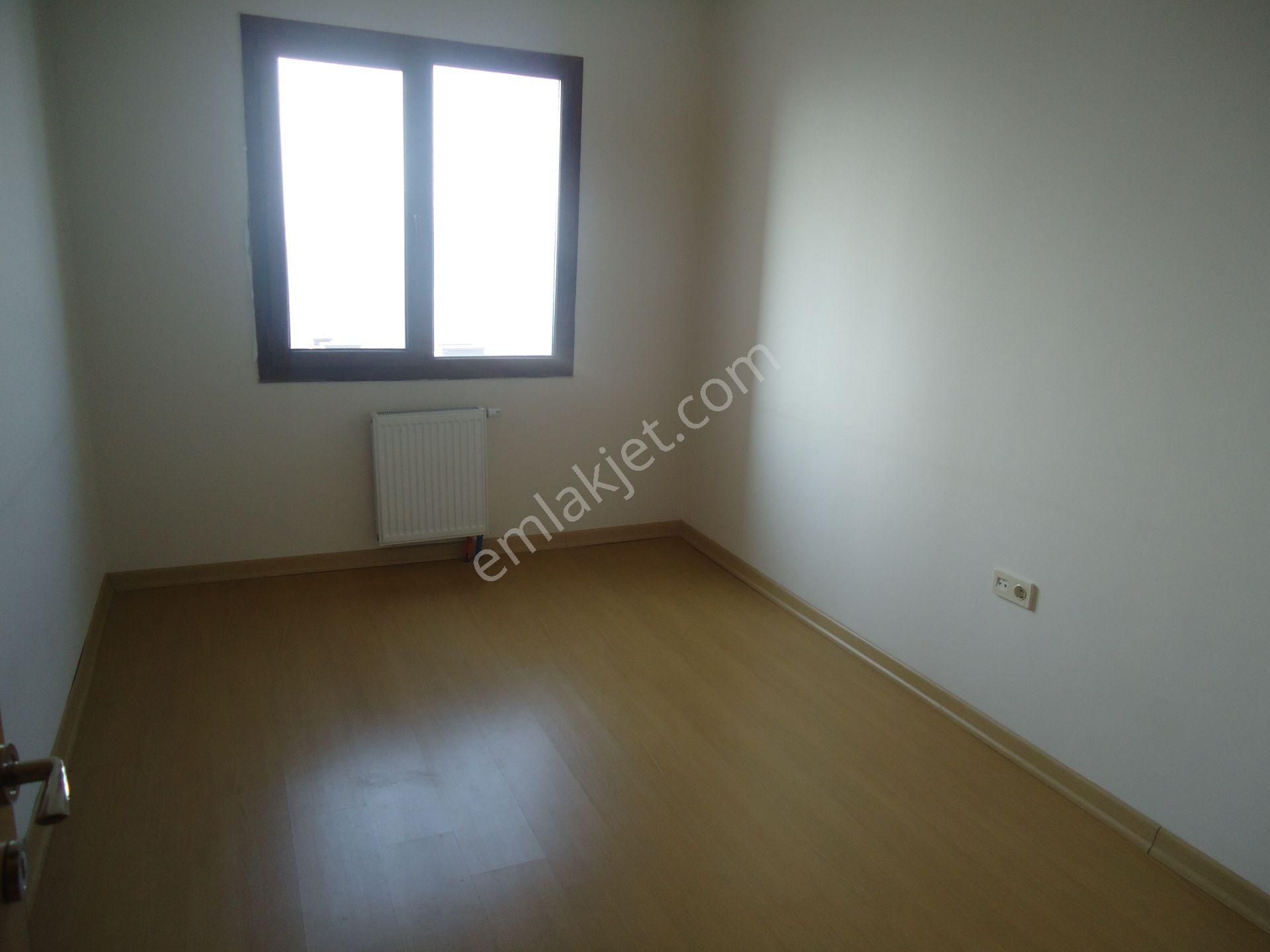 Krc'den Manzaralı Merkezi Konumda Katta Kiralık 3+1 Daire - Görsel 11