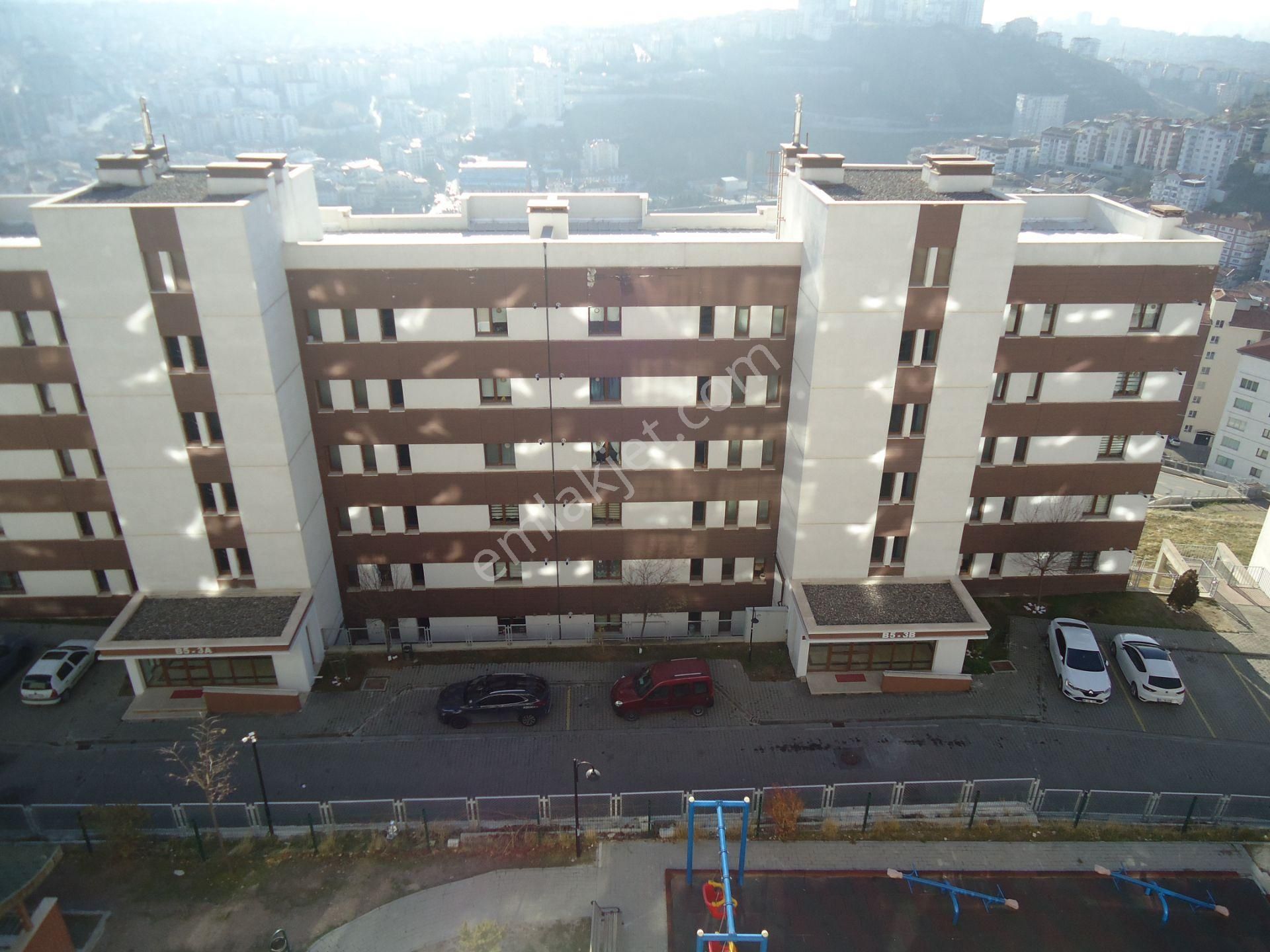 Krc'den Manzaralı Merkezi Konumda Katta Kiralık 3+1 Daire - Görsel 24