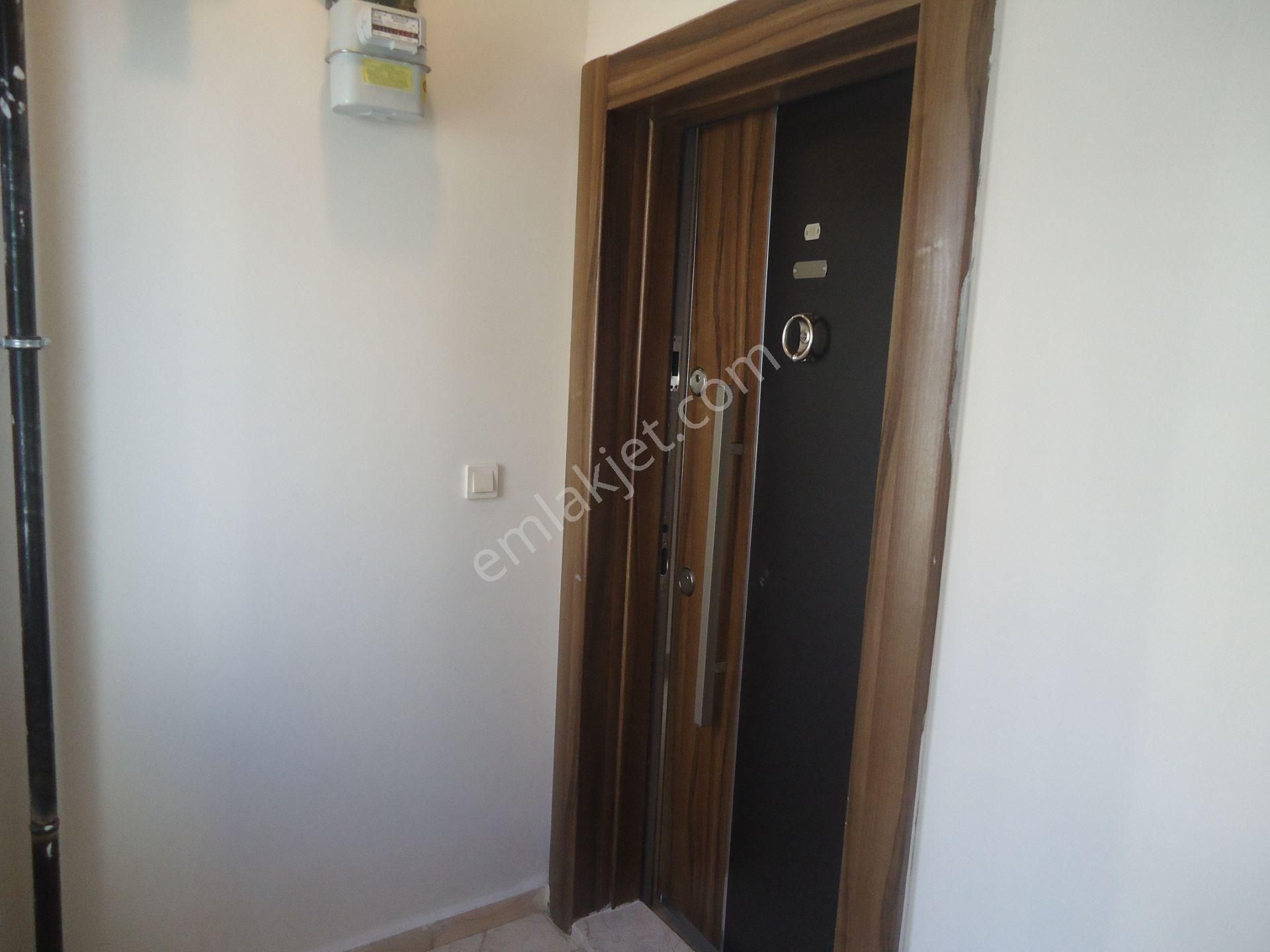 Krc'den Manzaralı Merkezi Konumda Katta Kiralık 3+1 Daire - Görsel 2