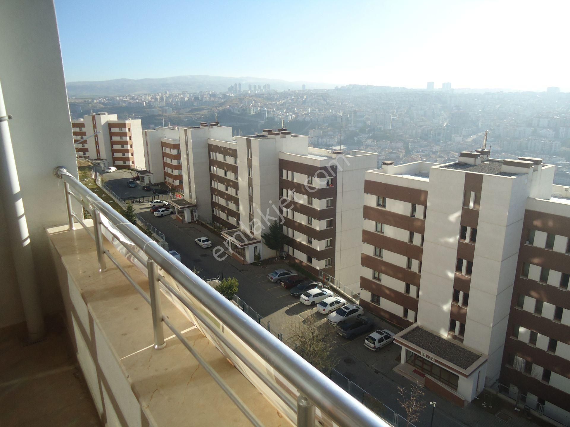 Krc'den Manzaralı Merkezi Konumda Katta Kiralık 3+1 Daire - Görsel 23