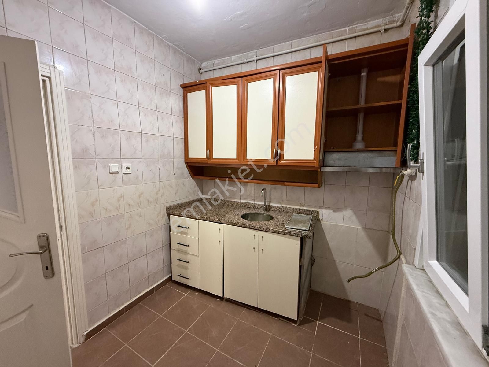 Remax Ekspres'den Fatih Mahallesinde 2+1 Kiralık Daire - Görsel 5