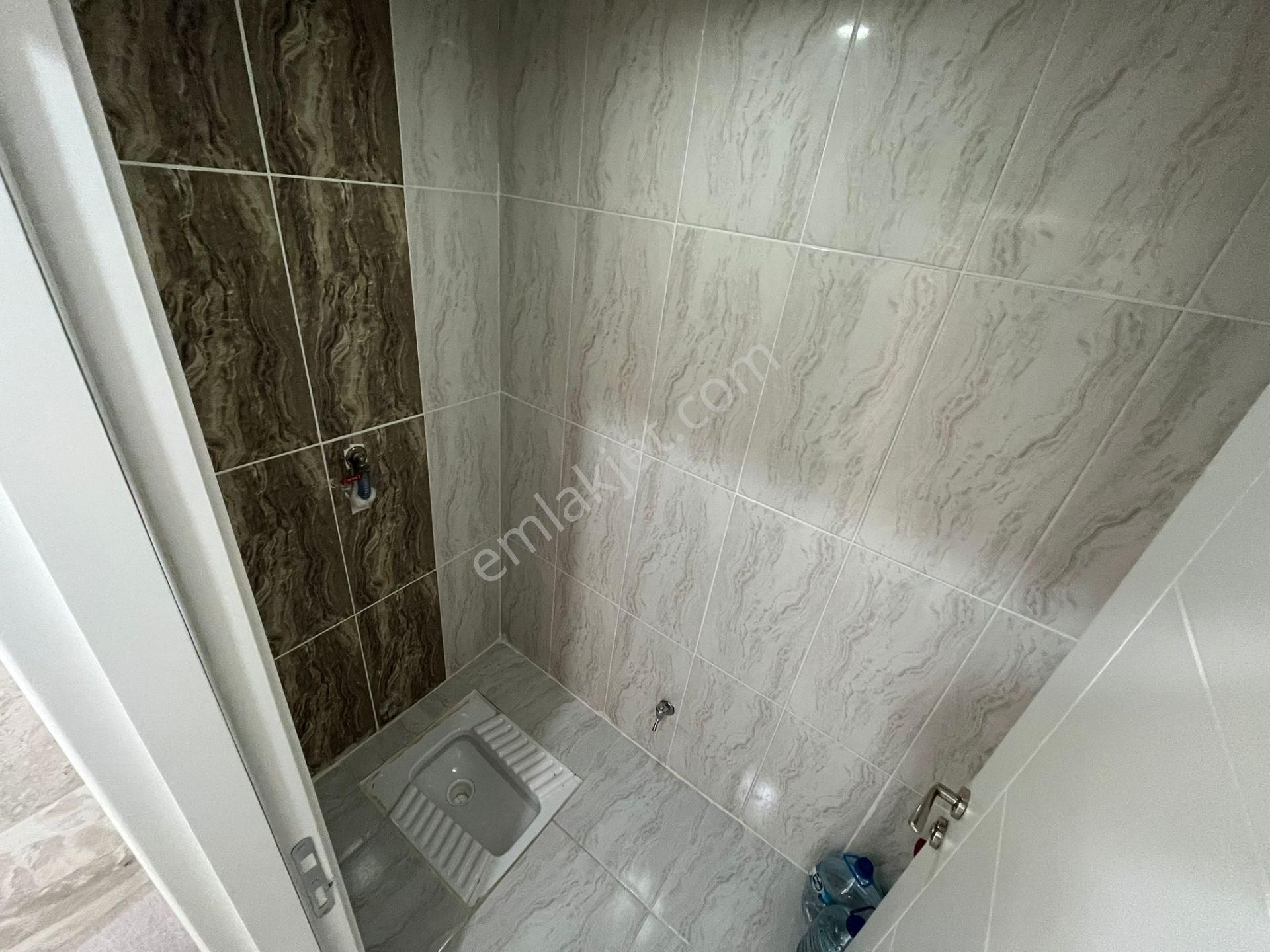 Karakaya Merekez'de Katta Full Lüx Yapılı Ebeyn Banyolu 3+1 Daire - Görsel 4