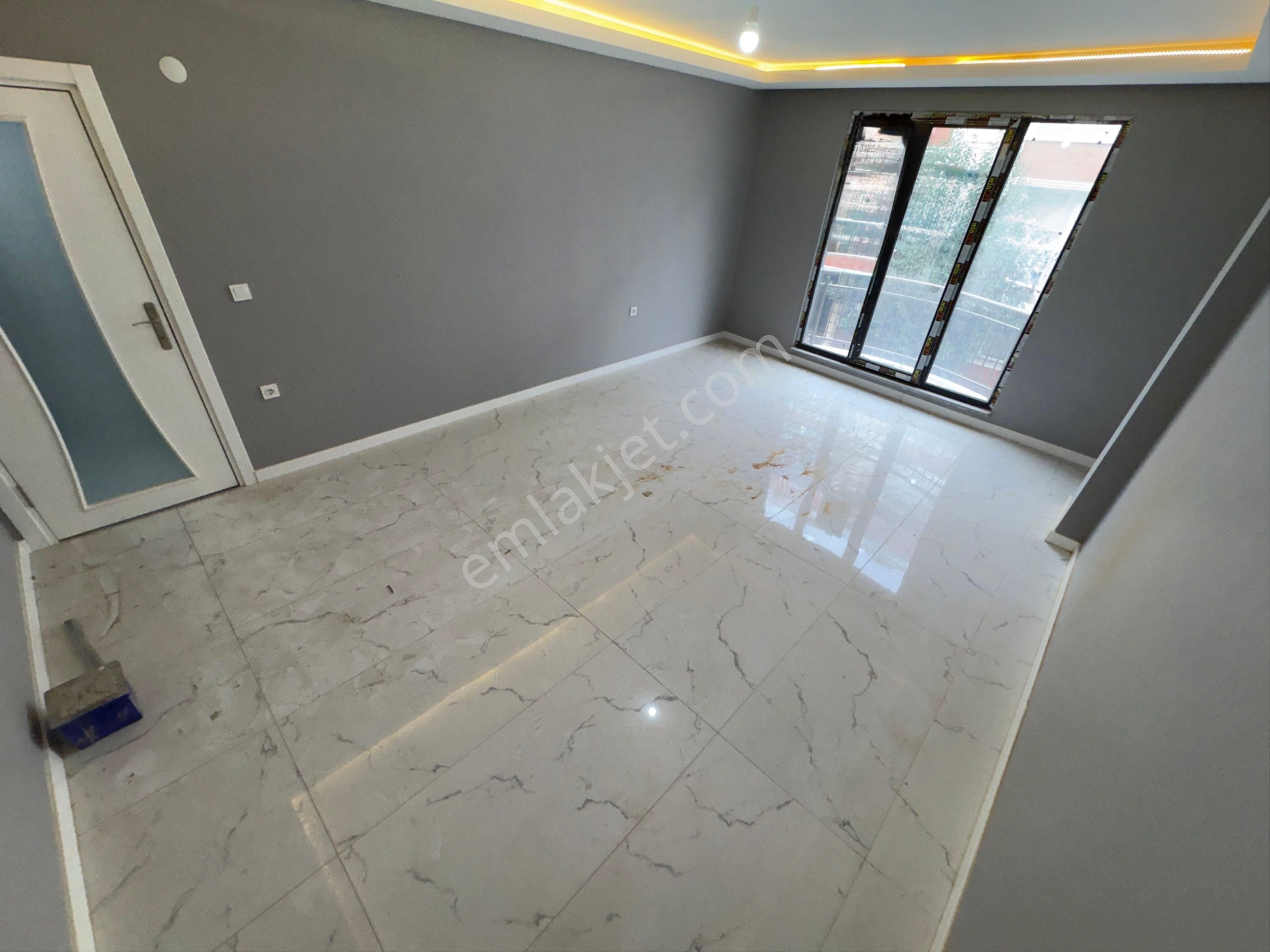 Zafer Yapıdan Satılık Ortakat Daire 1.kat 3+1 130m2 Ebeveyn Banyolu İstanbul Sultangazi Cebeci Mahde - Görsel 2