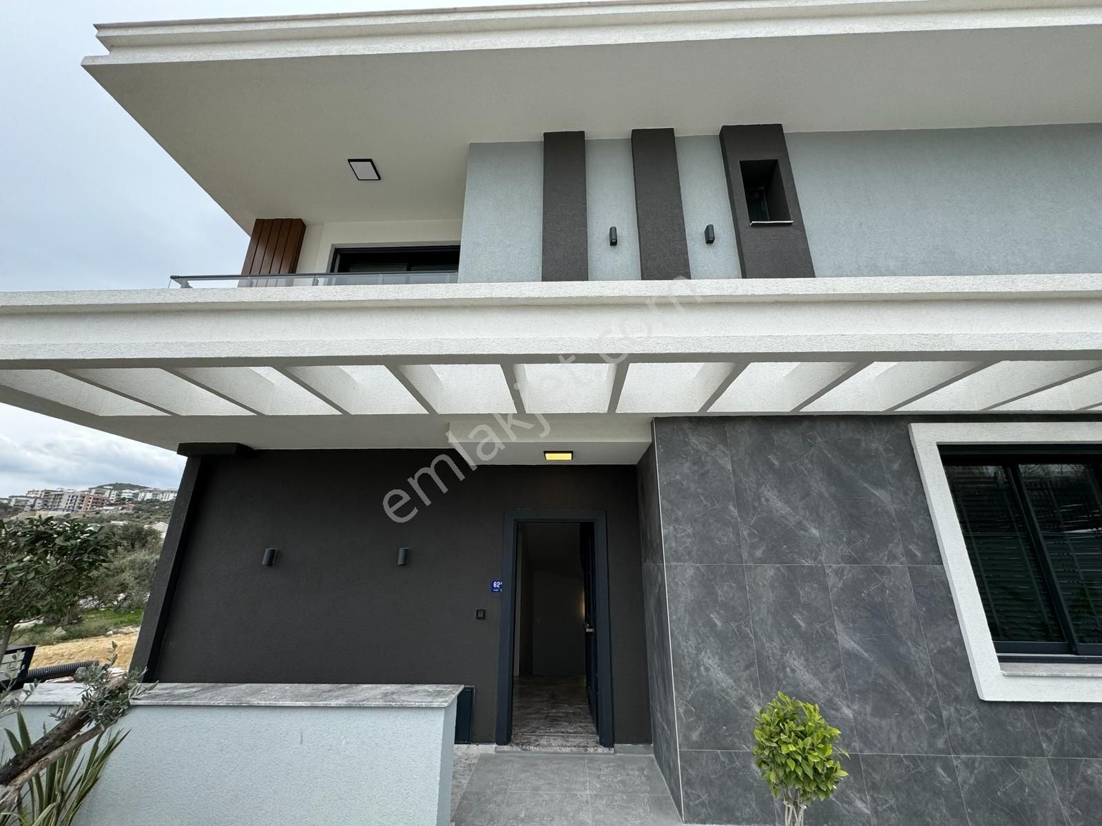 Kuşadası Kadınlardenizi Mahallesinde Köşe Konum Özel Havuzlu Sıfır Lüx 5+1 Triplex Villa - Görsel 9