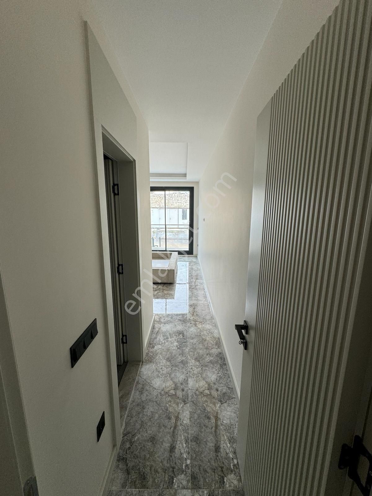 Kuşadası Kadınlardenizi Mahallesinde Köşe Konum Özel Havuzlu Sıfır Lüx 5+1 Triplex Villa - Görsel 19