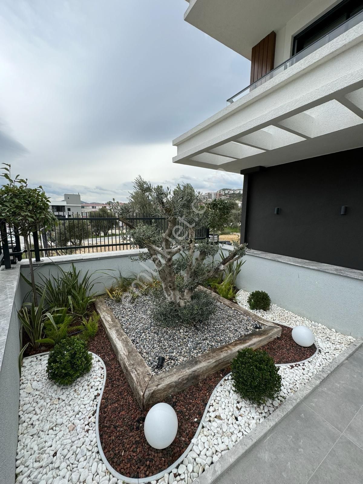 Kuşadası Kadınlardenizi Mahallesinde Köşe Konum Özel Havuzlu Sıfır Lüx 5+1 Triplex Villa - Görsel 10