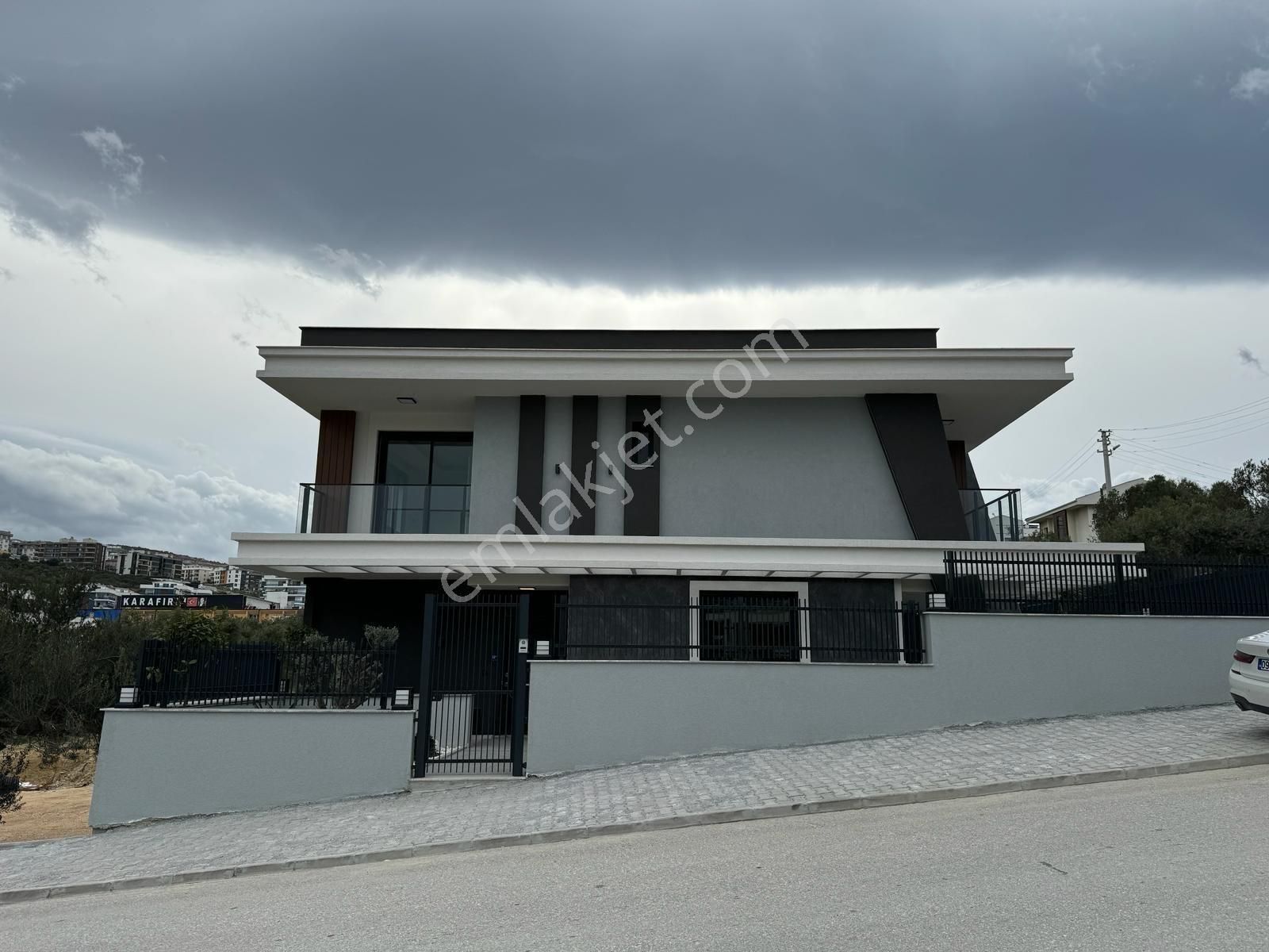 Kuşadası Kadınlardenizi Mahallesinde Köşe Konum Özel Havuzlu Sıfır Lüx 5+1 Triplex Villa - Görsel 2