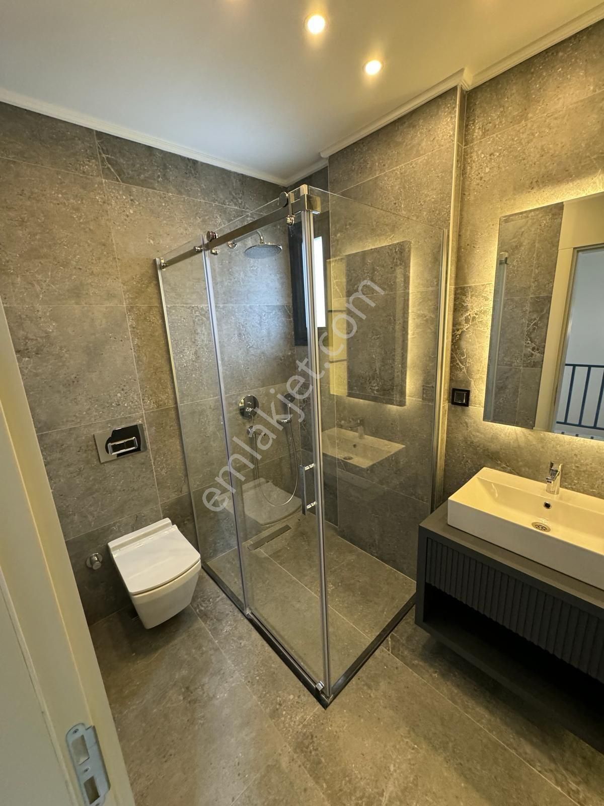 Kuşadası Kadınlardenizi Mahallesinde Köşe Konum Özel Havuzlu Sıfır Lüx 5+1 Triplex Villa - Görsel 17