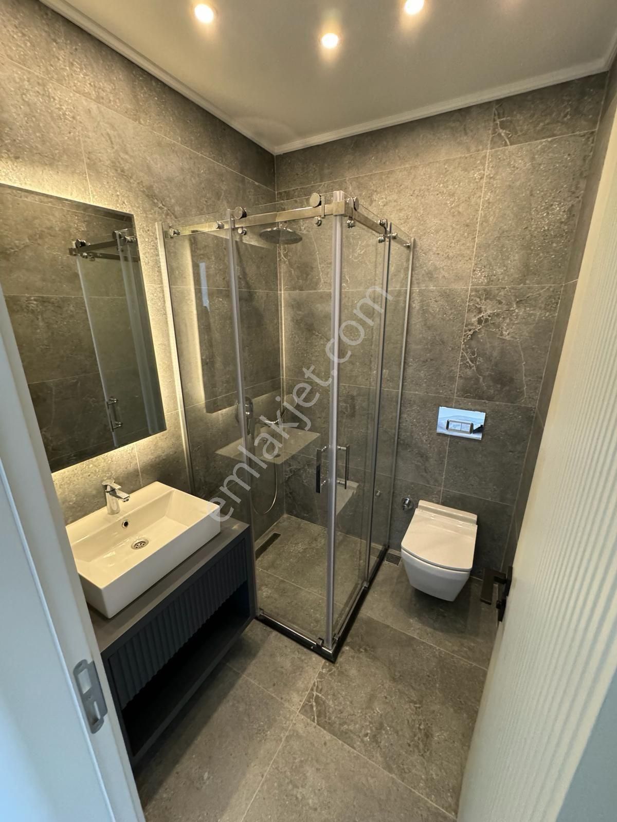 Kuşadası Kadınlardenizi Mahallesinde Köşe Konum Özel Havuzlu Sıfır Lüx 5+1 Triplex Villa - Görsel 16