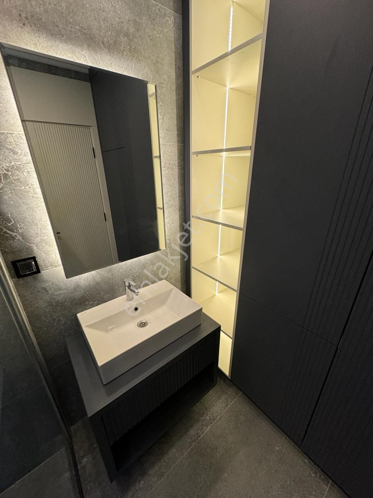 Kuşadası Kadınlardenizi Mahallesinde Köşe Konum Özel Havuzlu Sıfır Lüx 5+1 Triplex Villa - Görsel 12