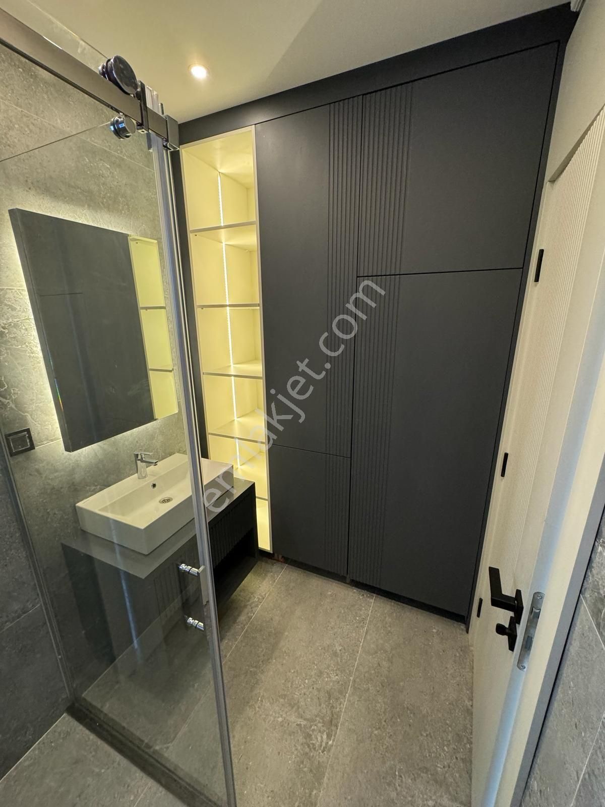 Kuşadası Kadınlardenizi Mahallesinde Köşe Konum Özel Havuzlu Sıfır Lüx 5+1 Triplex Villa - Görsel 15