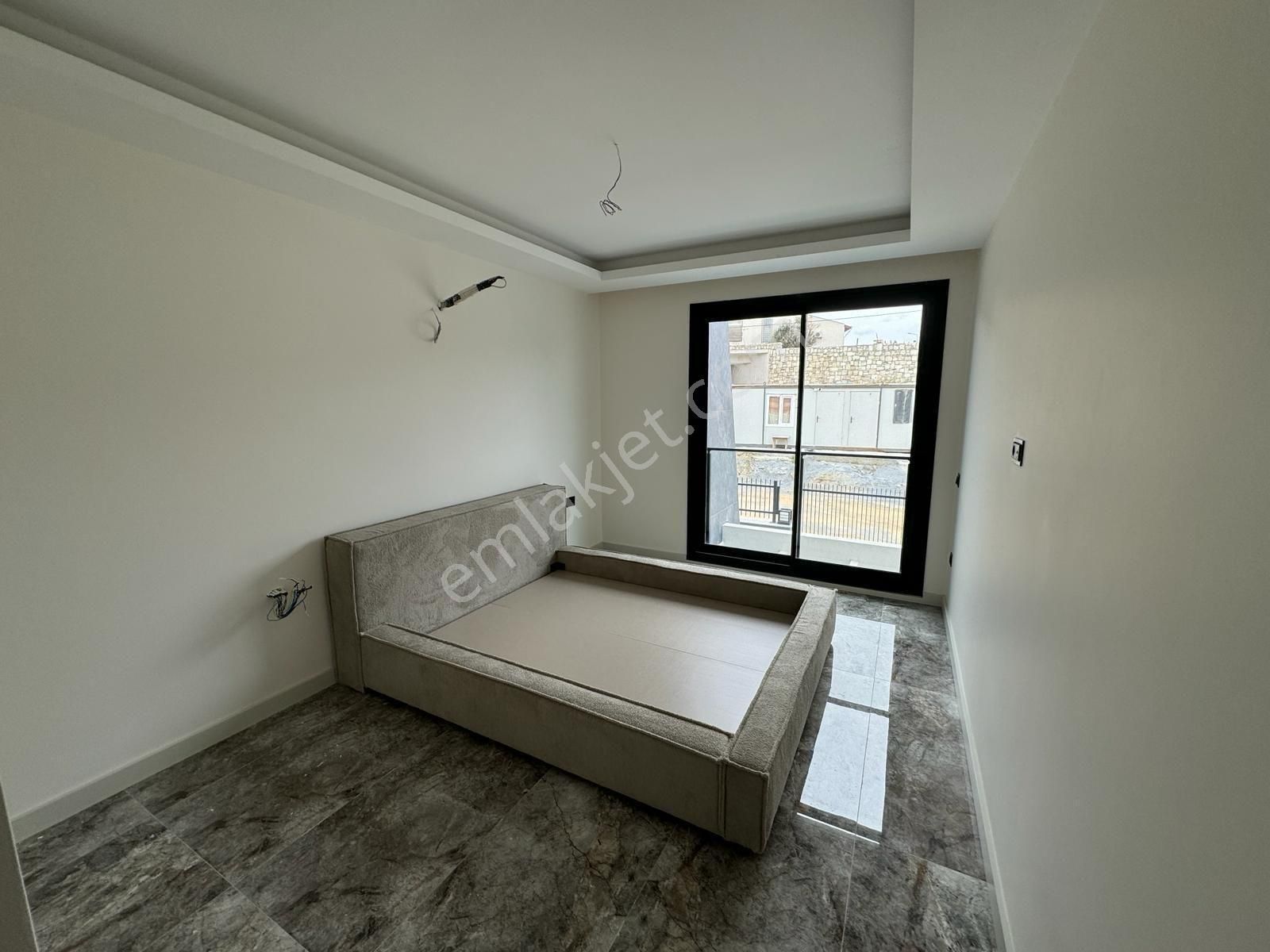 Kuşadası Kadınlardenizi Mahallesinde Köşe Konum Özel Havuzlu Sıfır Lüx 5+1 Triplex Villa - Görsel 18