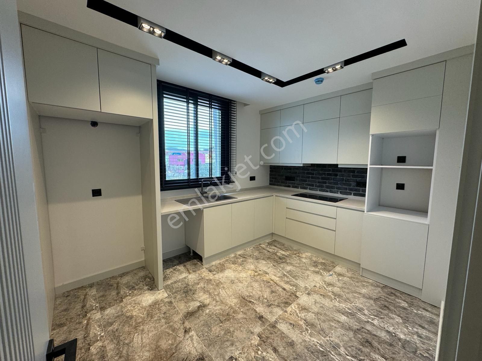 Kuşadası Kadınlardenizi Mahallesinde Köşe Konum Özel Havuzlu Sıfır Lüx 5+1 Triplex Villa - Görsel 25