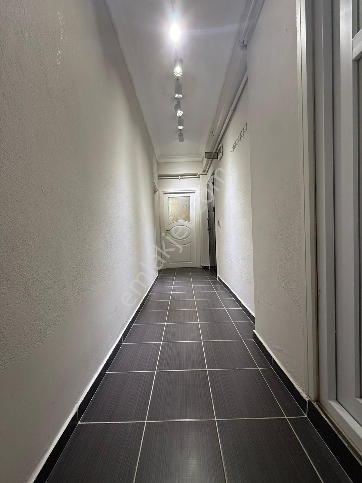 Meydana Yakın Müstakil Bahçe Kullanımlı Kiralık Daire!!! - Görsel 10