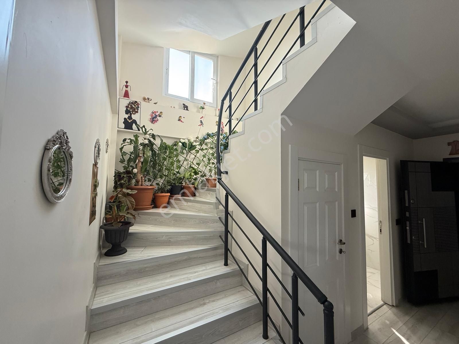 Remax Toros'tan Darısekisi'nde Lüks Tripleks 5+1 Eşyalı Villa - Görsel 22