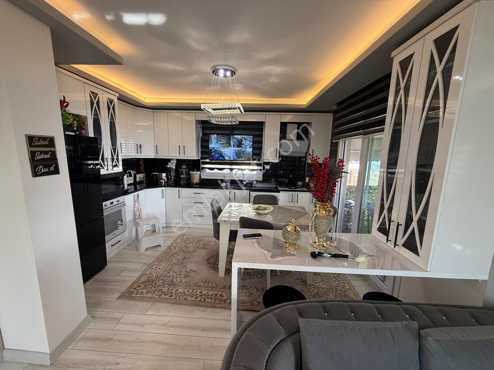 Remax Toros'tan Darısekisi'nde Lüks Tripleks 5+1 Eşyalı Villa - Görsel 6