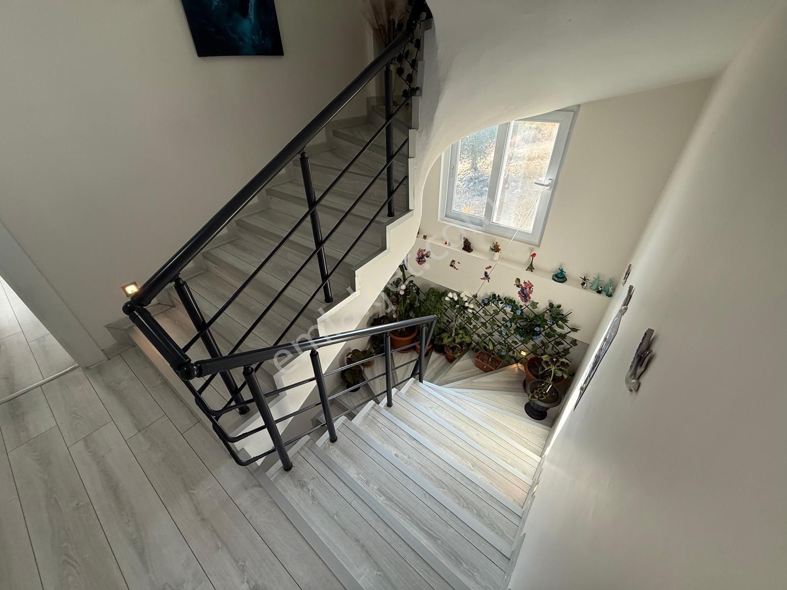 Remax Toros'tan Darısekisi'nde Lüks Tripleks 5+1 Eşyalı Villa - Görsel 23