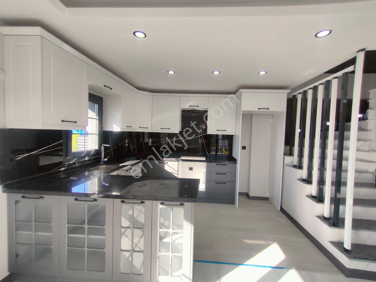 Tekirdağ Yeniçiftlik'de Merkeze ,okula,pazara Yakın Lüks Villa - Görsel 14