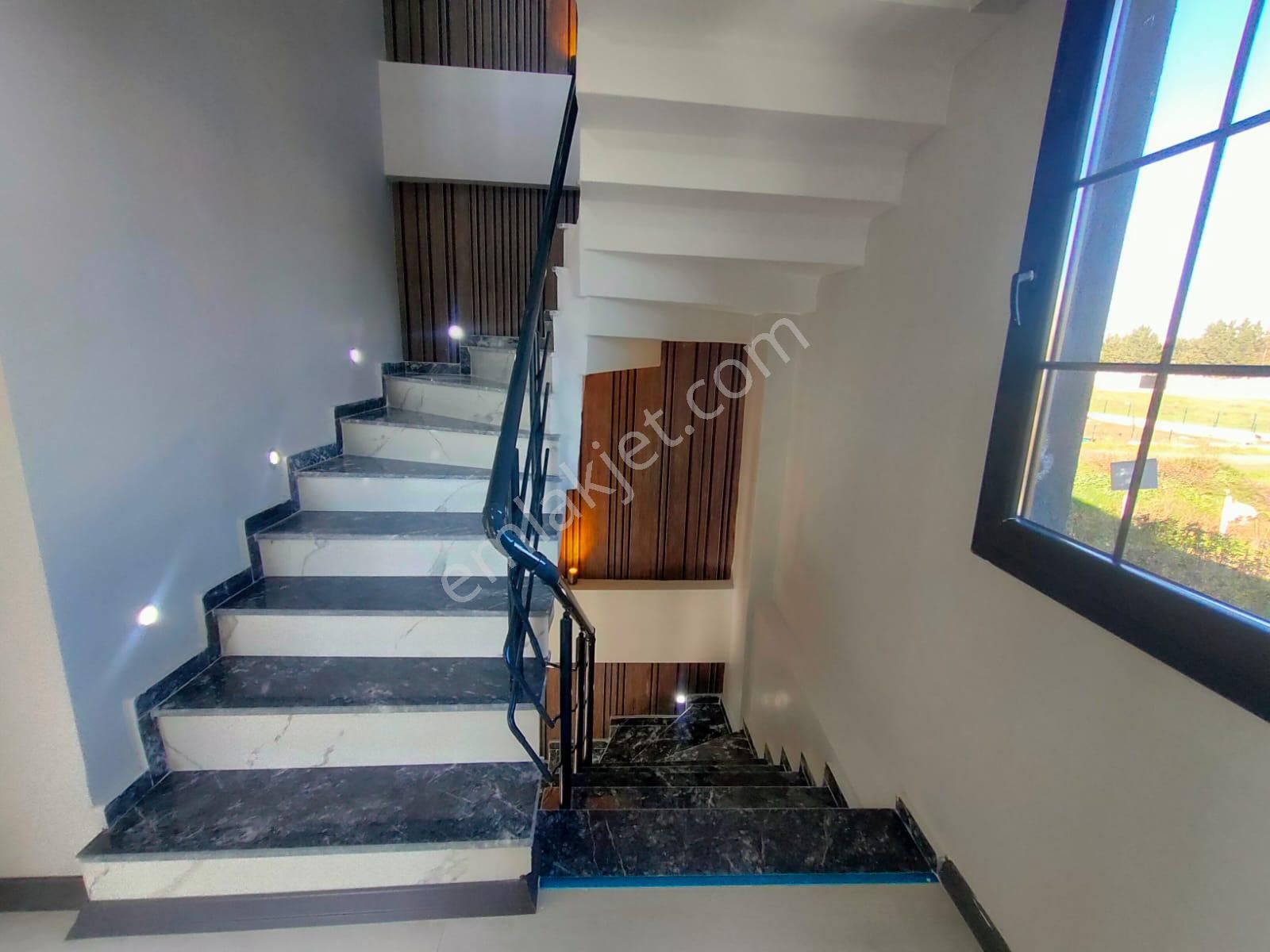 Tekirdağ Yeniçiftlik'de Merkeze ,okula,pazara Yakın Lüks Villa - Görsel 16