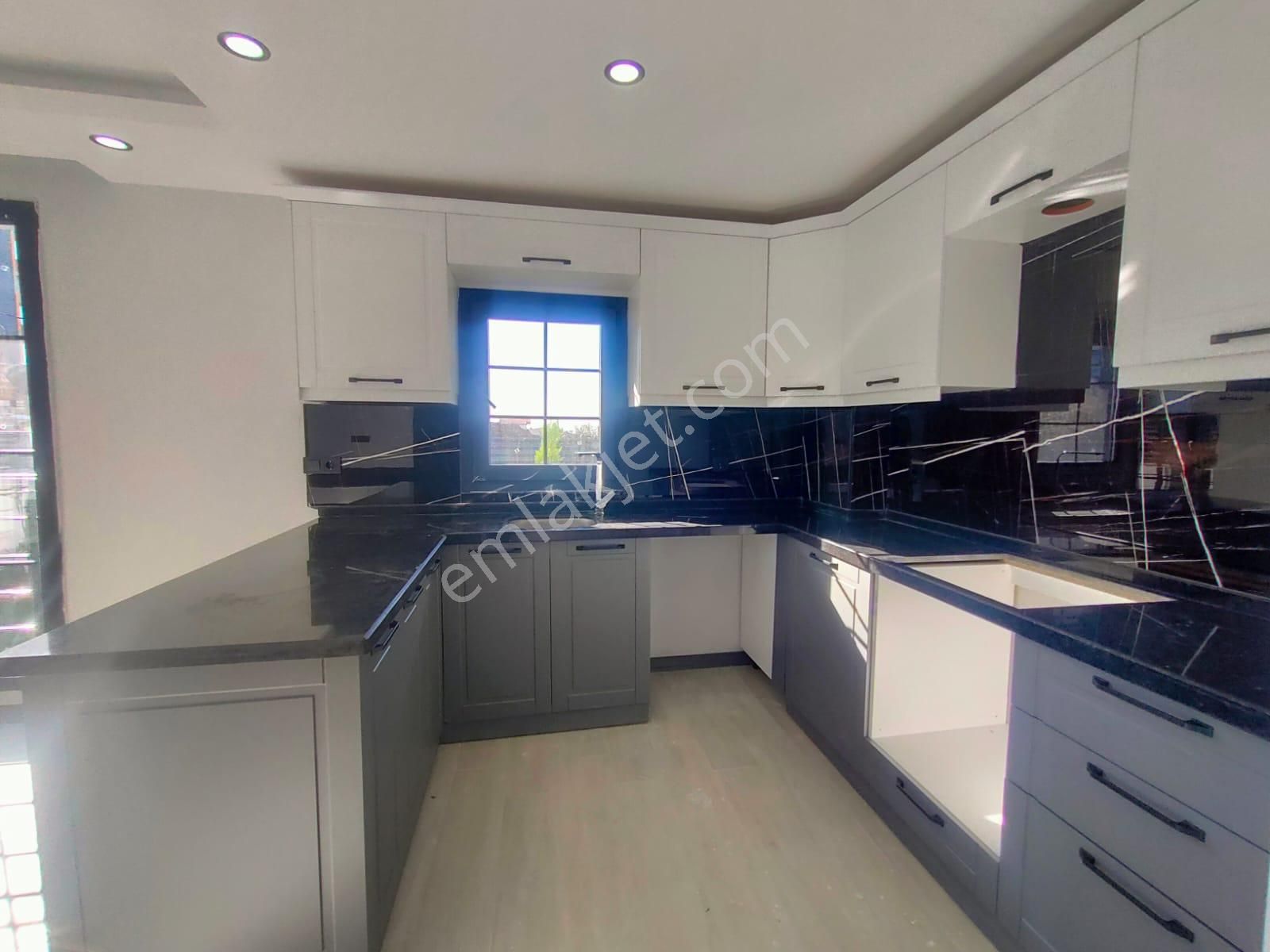 Tekirdağ Yeniçiftlik'de Merkeze ,okula,pazara Yakın Lüks Villa - Görsel 15