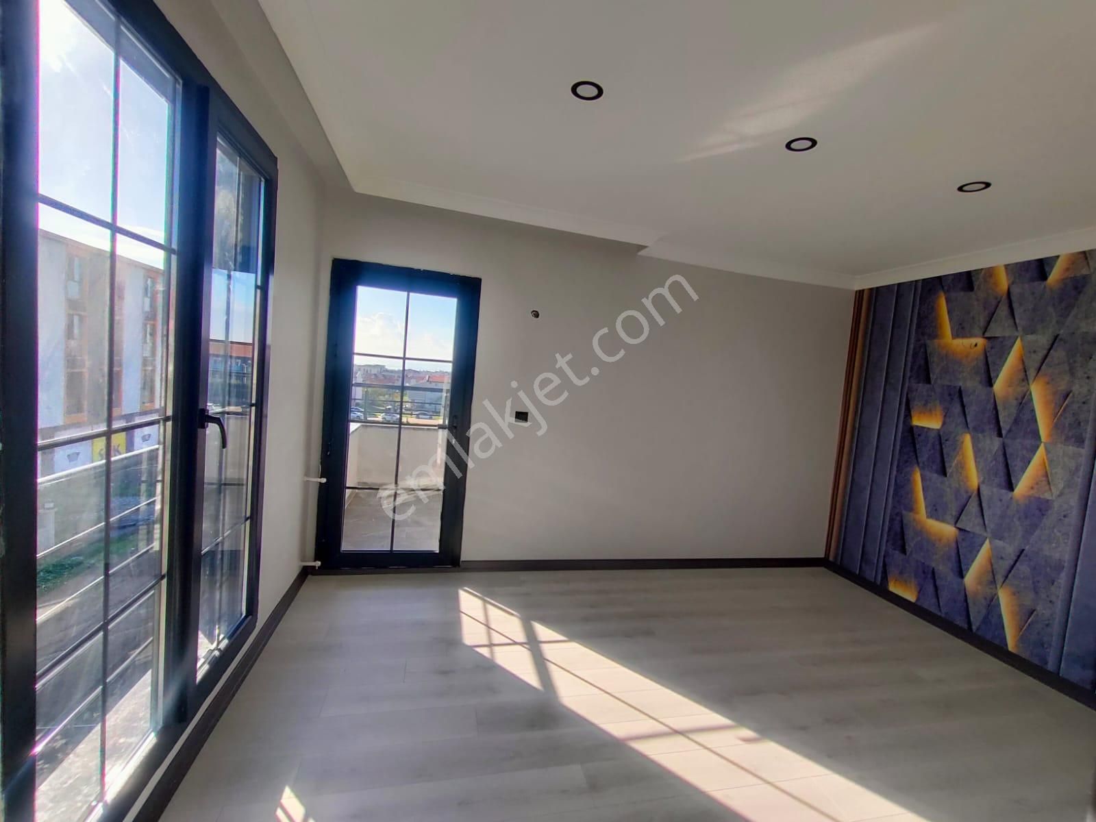 Tekirdağ Yeniçiftlik'de Merkeze ,okula,pazara Yakın Lüks Villa - Görsel 19