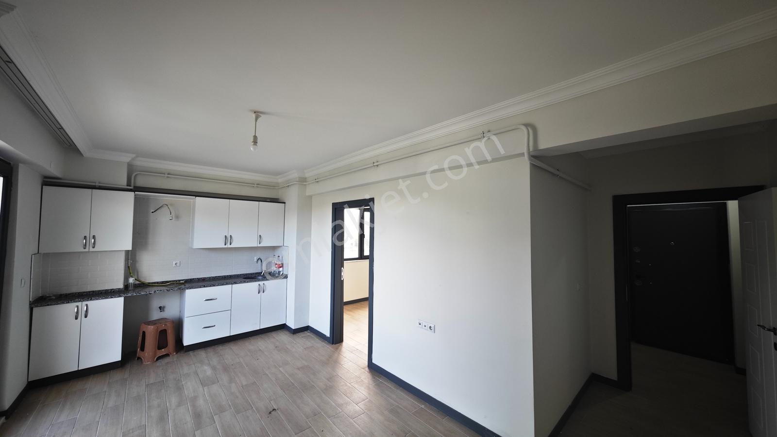 Aydın Emlak'tan Kiralık 1+1 Daire 3.kat Yeni Mah.akyazı