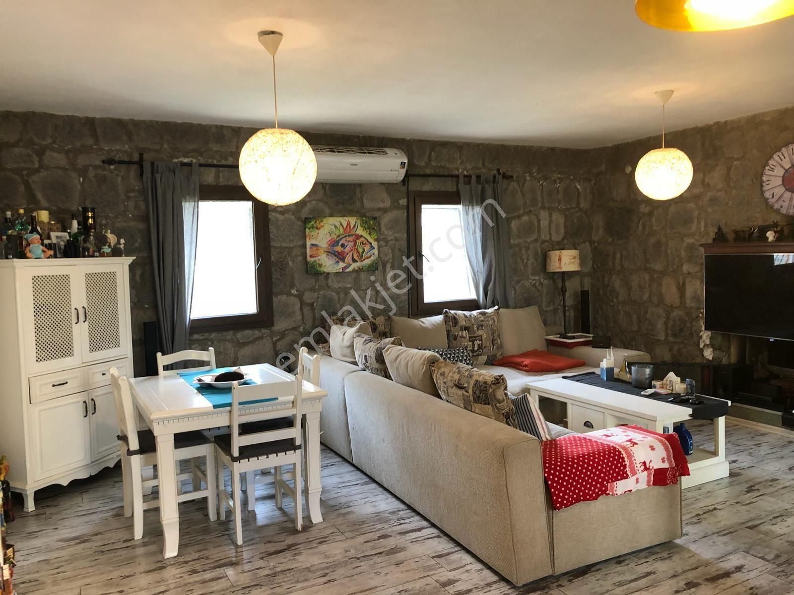 Bodrum Turgutreis Te 3+2 Yıllık Kiralık Müstakil Taş Ev