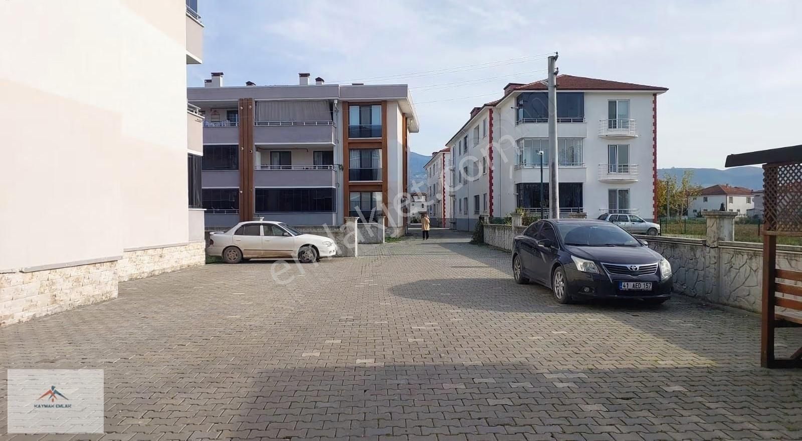 Kaymak Emlaktan Site İcinde Kiralık Daire