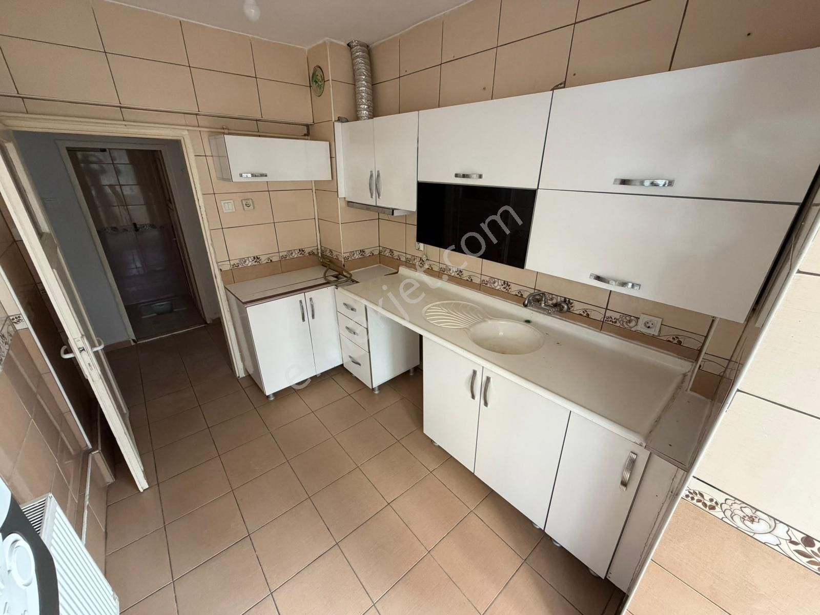 Akşemsettin Mh'de Ara Kat Satılık 3+1 Kupon Yüksek Giriş