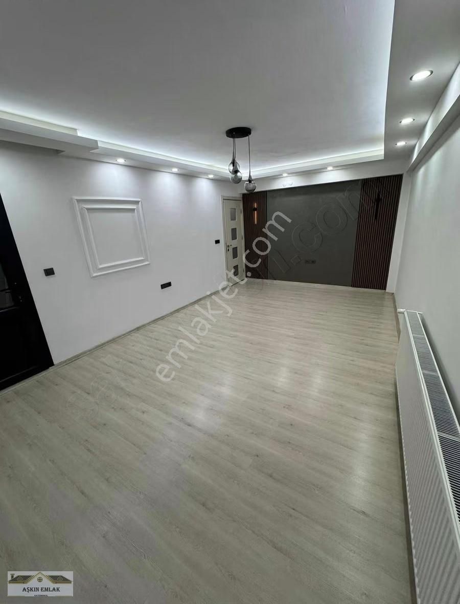 Salihli Eskicami Mahallesinde Satılık 3+1