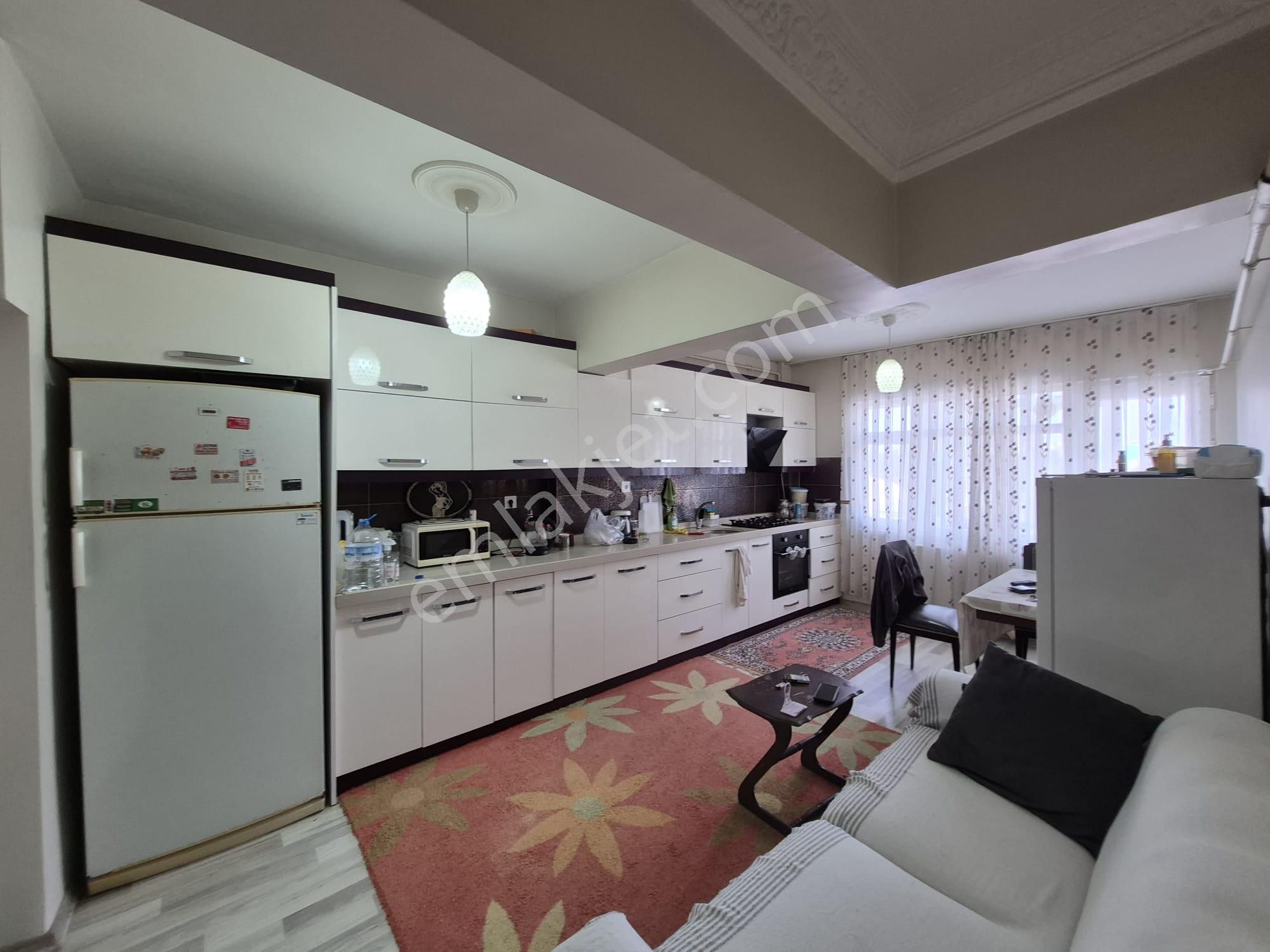 Bandırma Atatürk Caddesi Üzeri 2+1 Satılık Daire