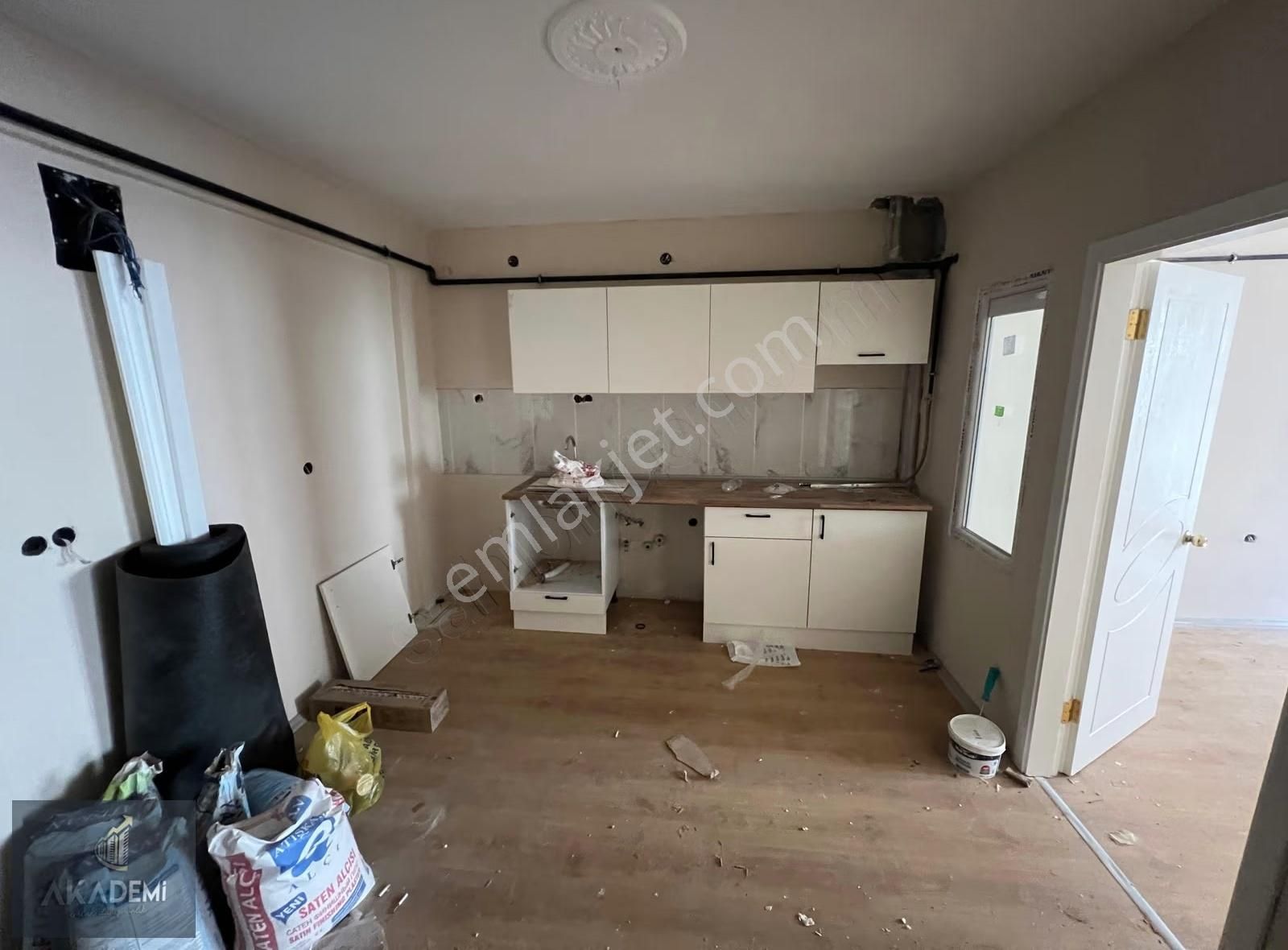 Akademi Emlak'tan Çamlıca'da Geniş Kiralık 1+1 - Görsel 9
