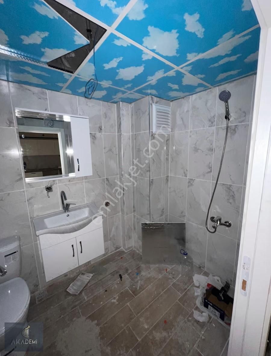 Akademi Emlak'tan Çamlıca'da Geniş Kiralık 1+1 - Görsel 3