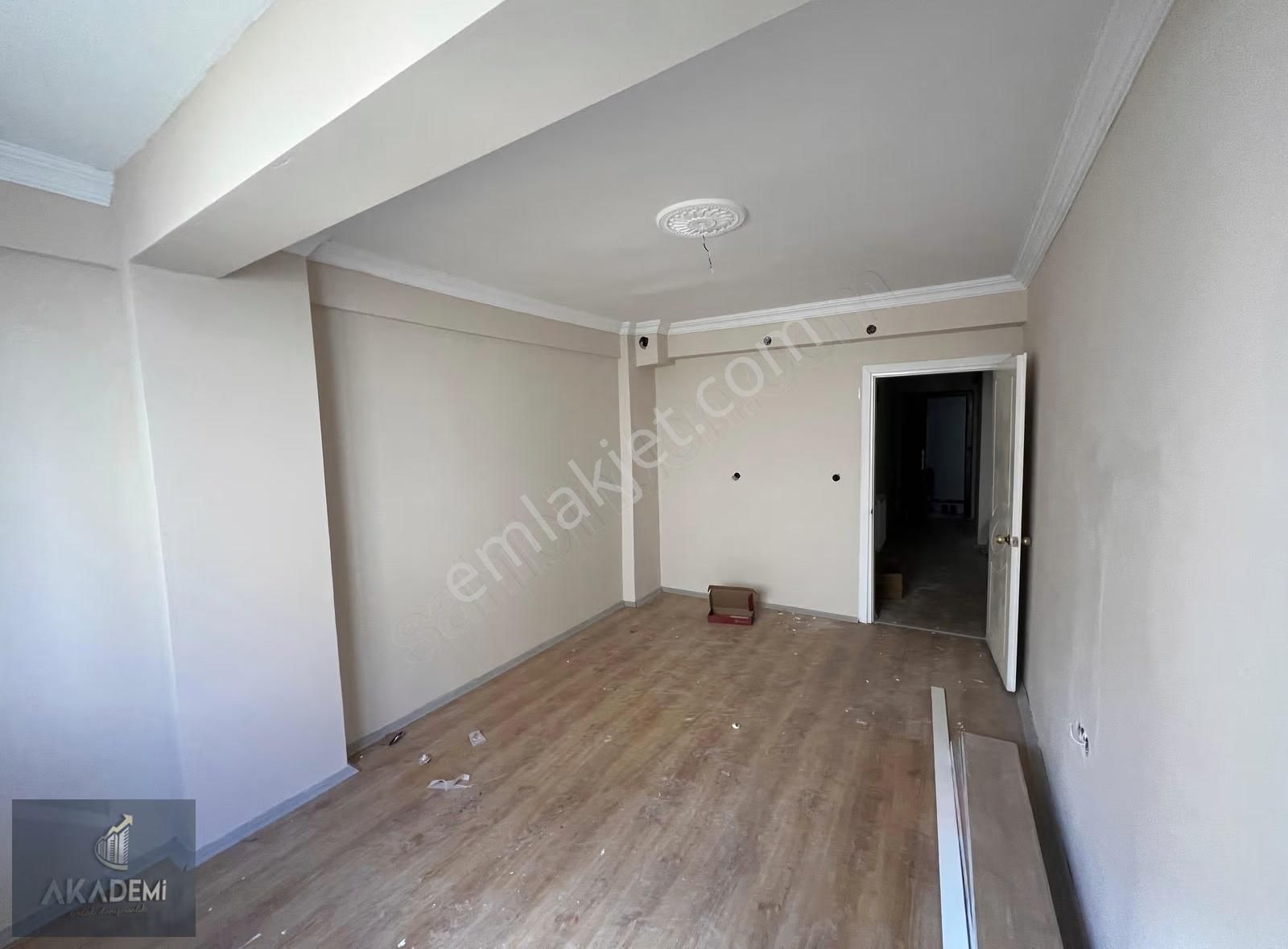 Akademi Emlak'tan Çamlıca'da Geniş Kiralık 1+1 - Görsel 4