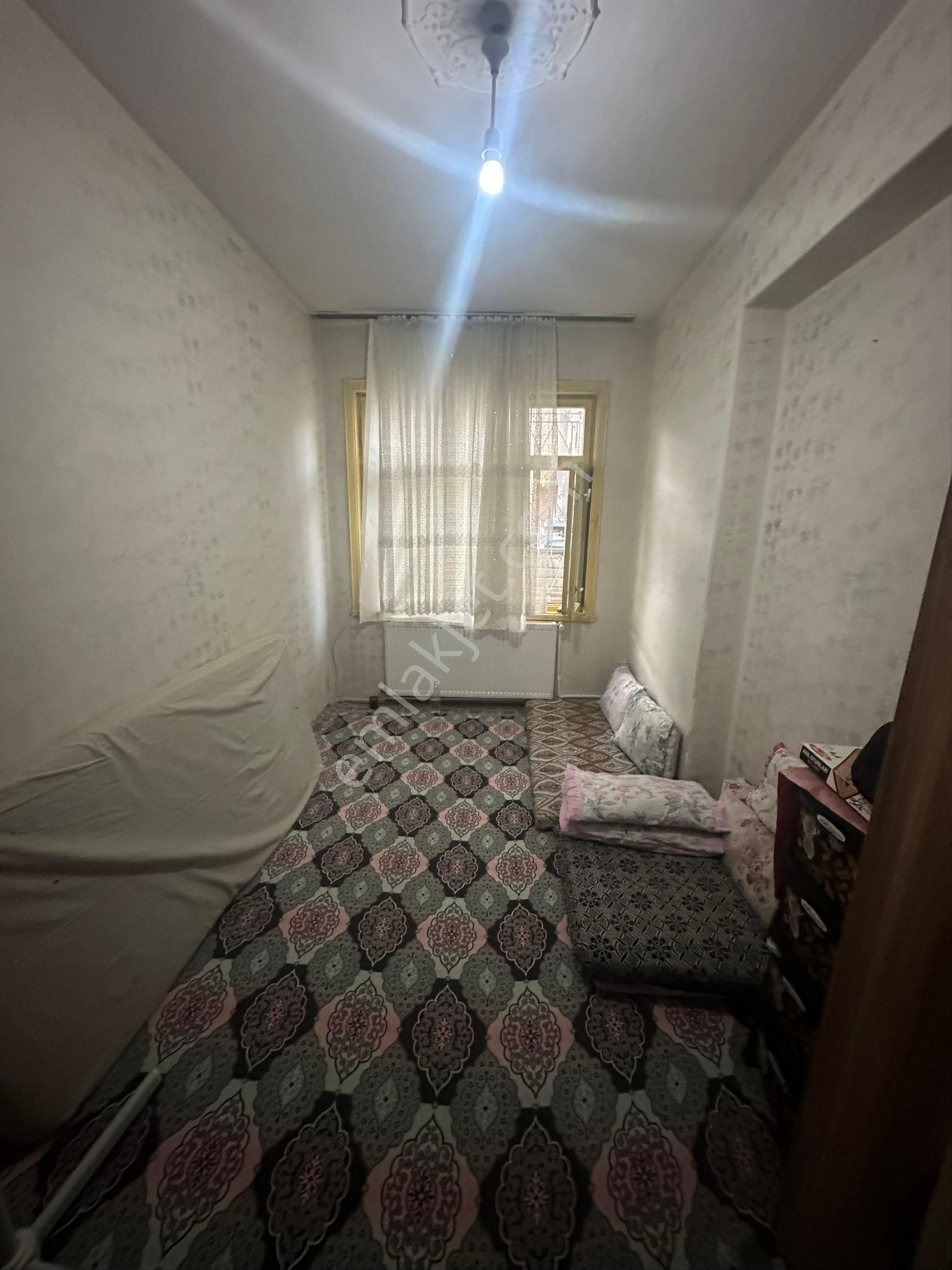 Salih Emlak 'tan Işıklar Mahallesinde Satılık 3+1 Zemin Kat Daire