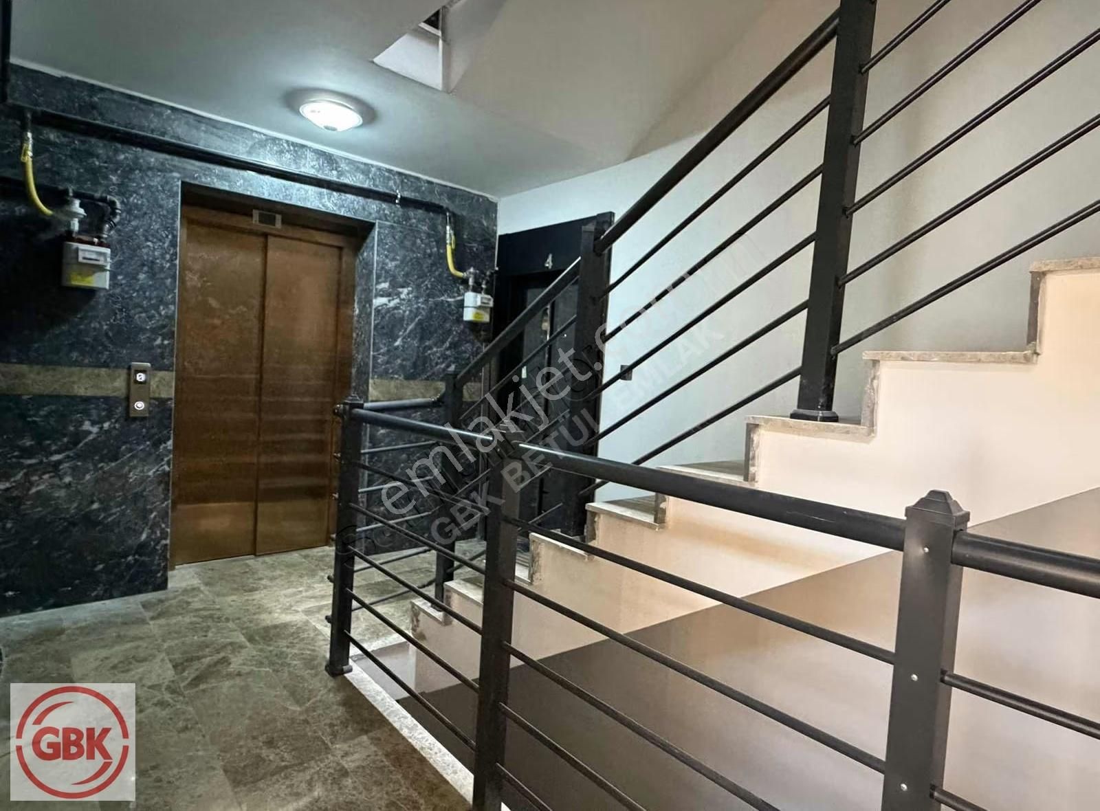 Bahçelievler Metroya 200 Metre | Kapalı Otoparklı 2+1 Daire - Görsel 13